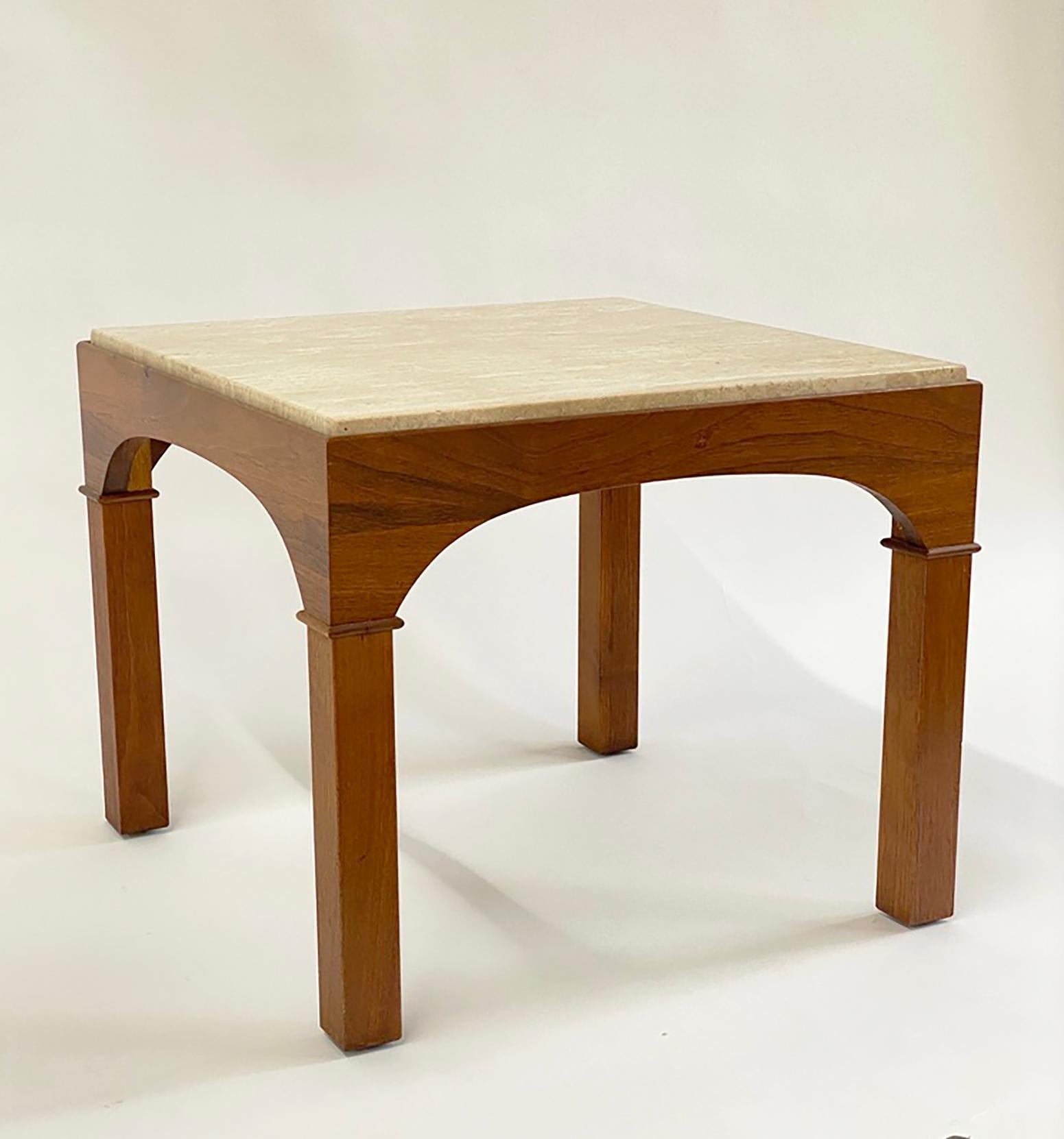 Pareja de mesas auxiliares de nogal y travertino de John Keal para Brown Saltman en venta 3