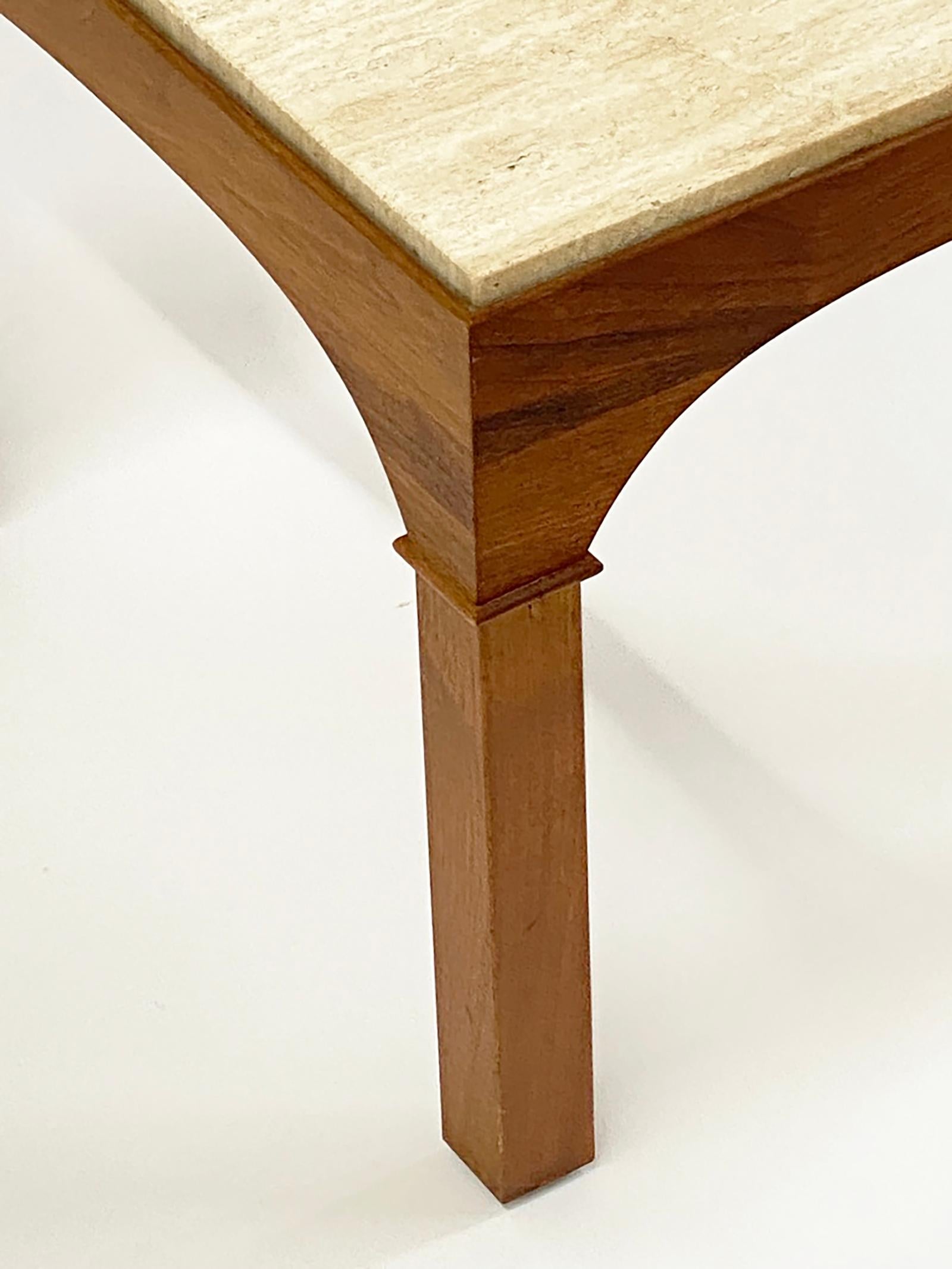 Pareja de mesas auxiliares de nogal y travertino de John Keal para Brown Saltman en venta 4