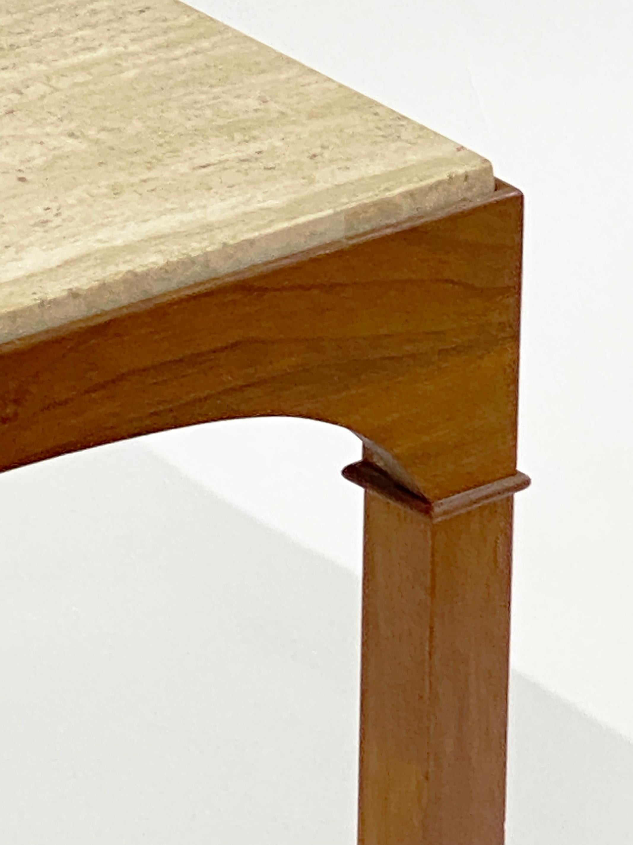 Pareja de mesas auxiliares de nogal y travertino de John Keal para Brown Saltman en venta 6