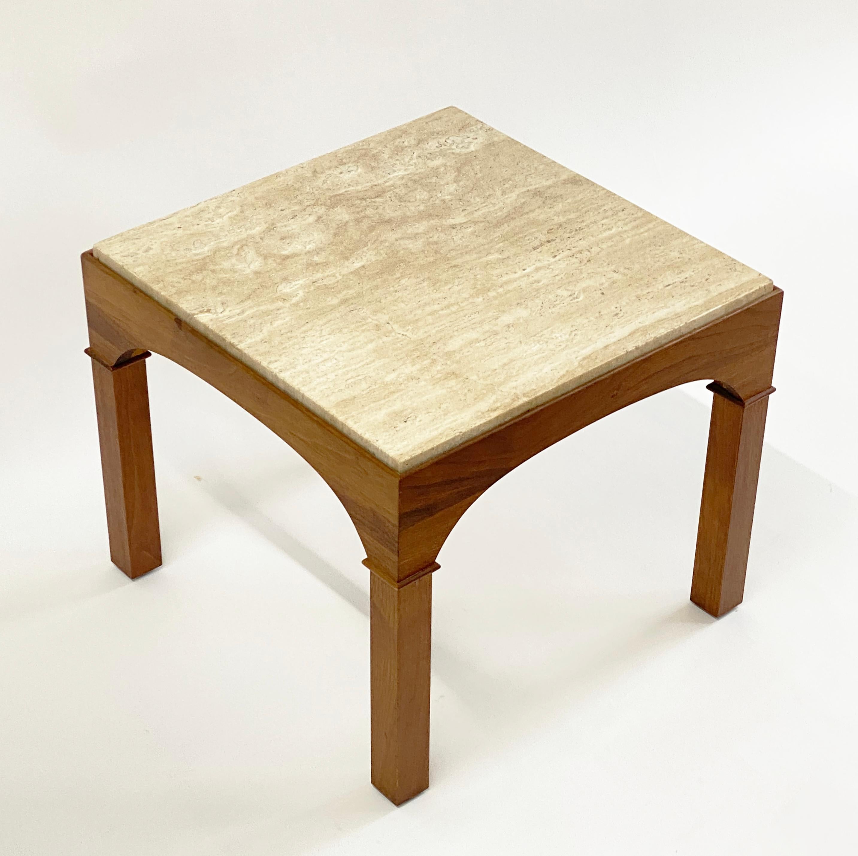Pareja de mesas auxiliares de nogal y travertino de John Keal para Brown Saltman en venta 7