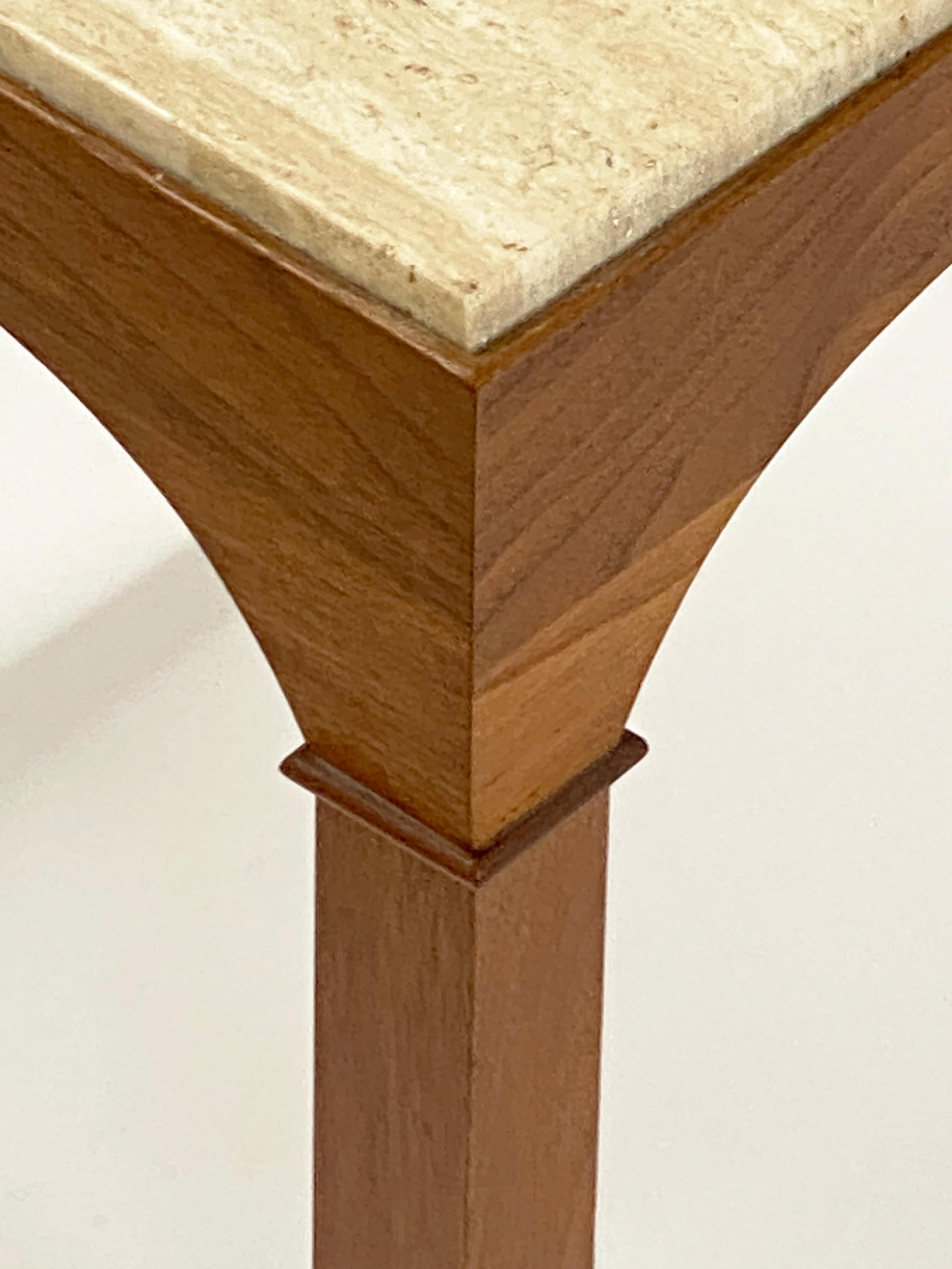 Pareja de mesas auxiliares de nogal y travertino de John Keal para Brown Saltman en venta 9