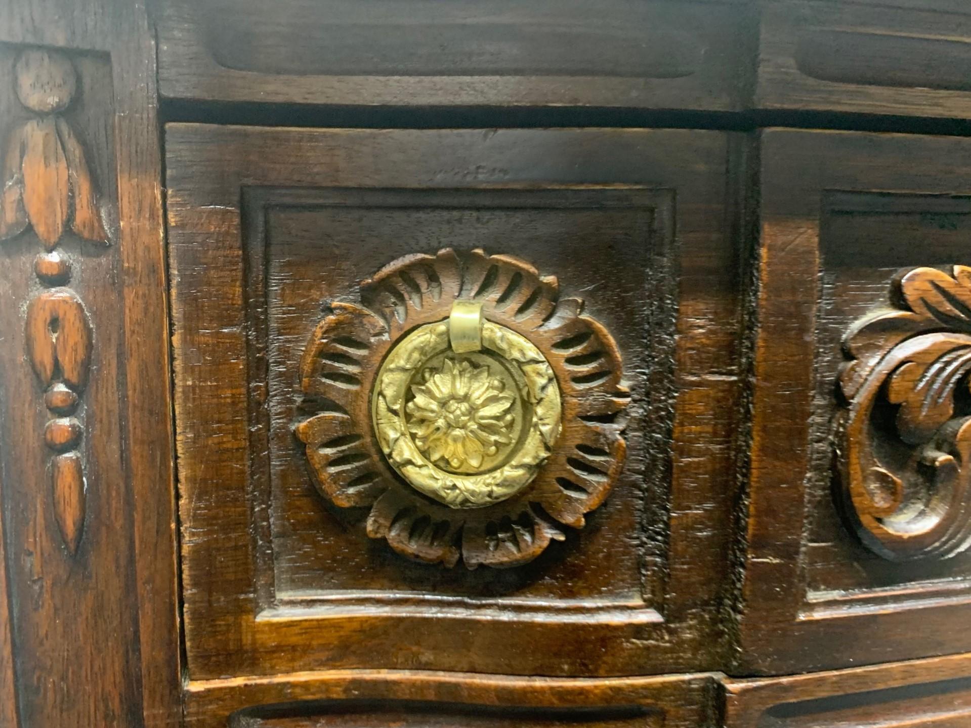 Pair of Walnut Antique Belgium Chests In Good Condition For Sale In New York, NY