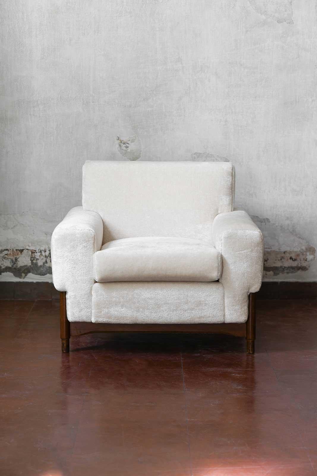 Pair of walnut armchairs designed by Sergio and Giorgio Saporiti For Sale 4