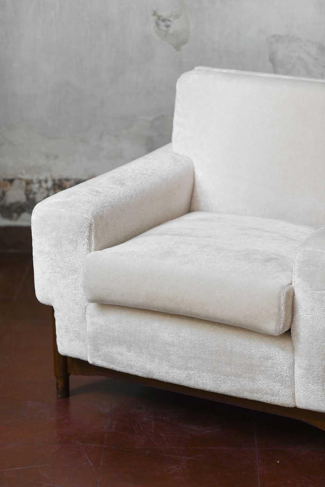 Pair of walnut armchairs designed by Sergio and Giorgio Saporiti For Sale 2