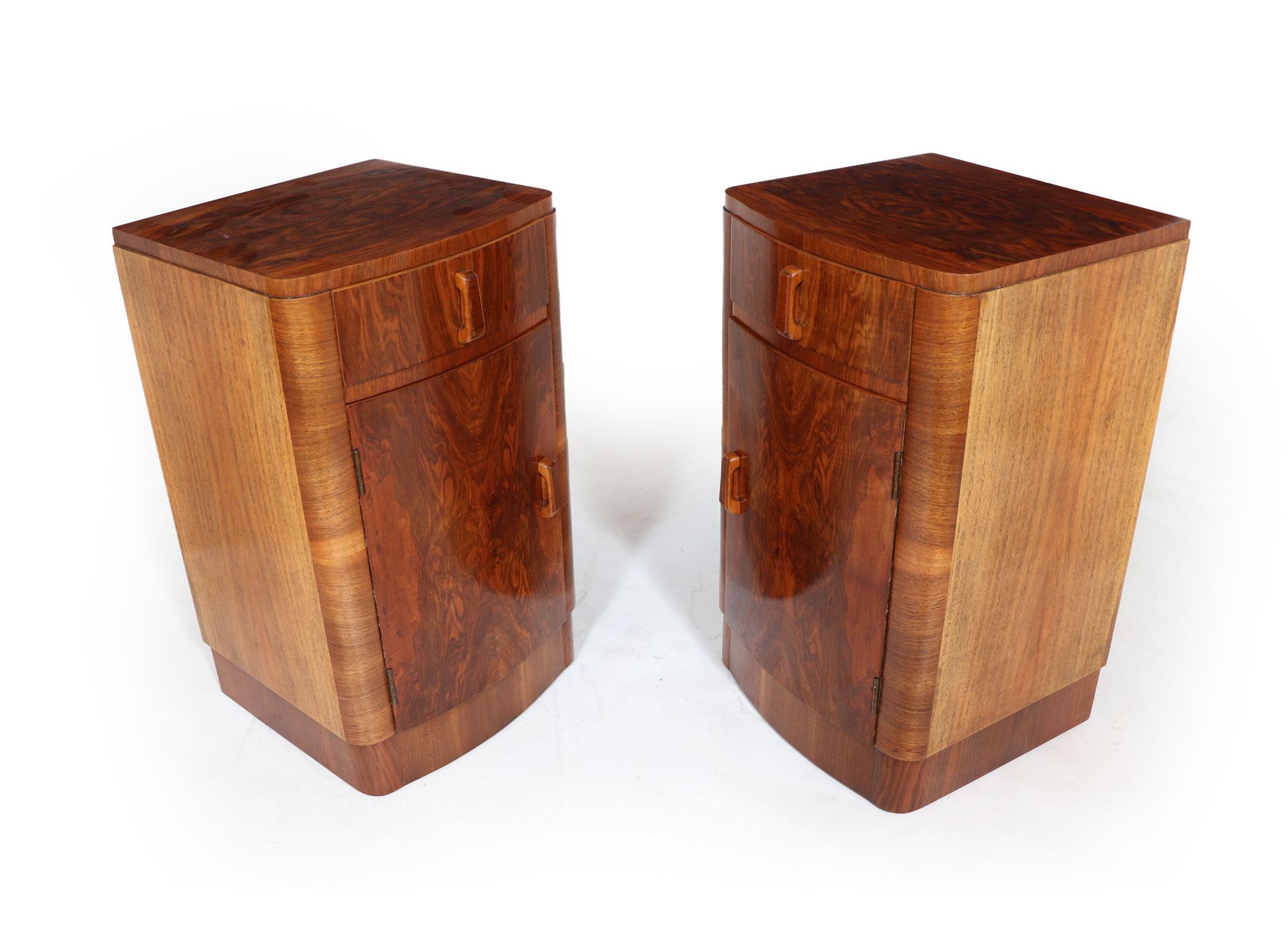 Pair of Walnut Art Deco Bedside Cabinets In Excellent Condition In Paddock Wood Tonbridge, GB