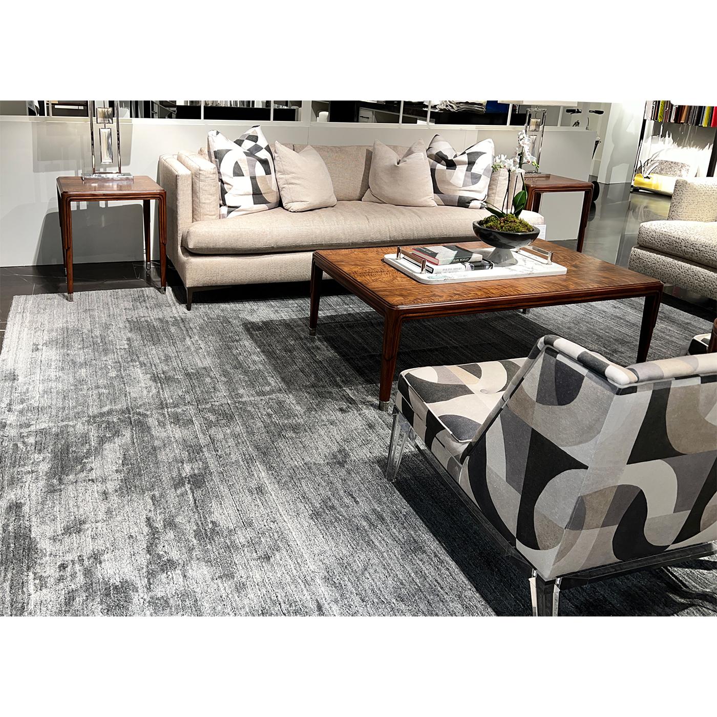 Vietnamien Paire de tables d'appoint Art Déco en noyer en vente