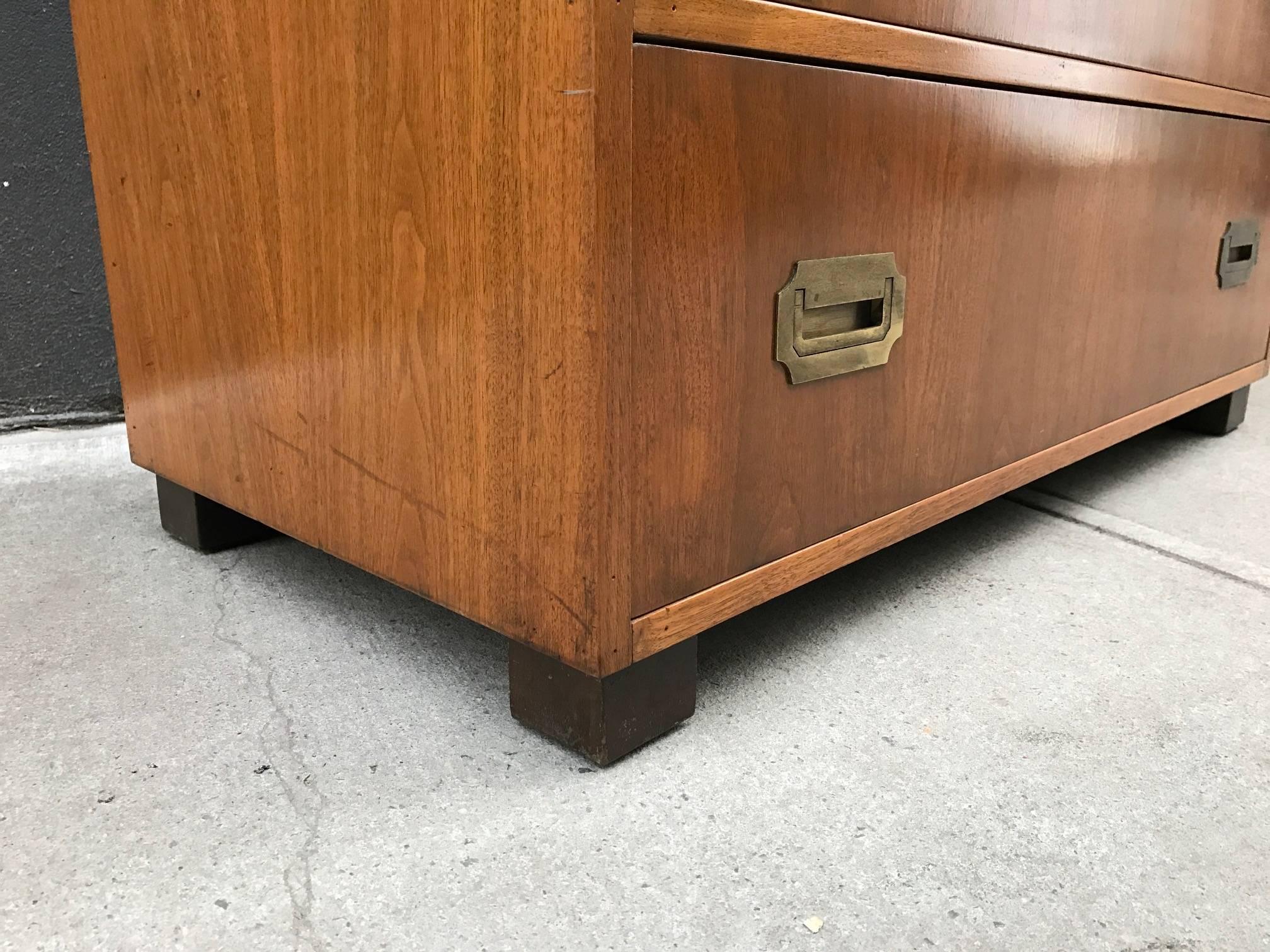 Pair of Walnut Baker Campaign Chests In Good Condition In New York, NY