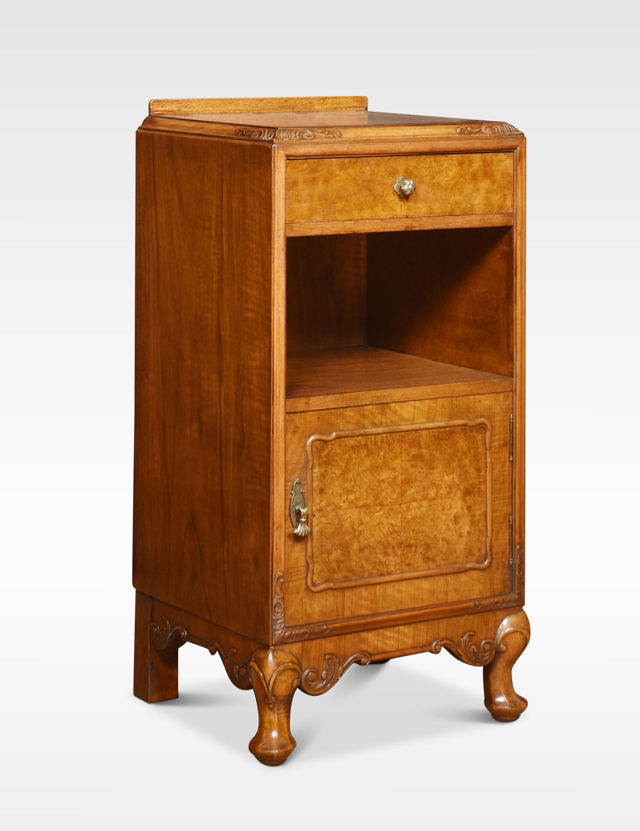 20th Century Pair of Walnut Bedside Cabinets For Sale