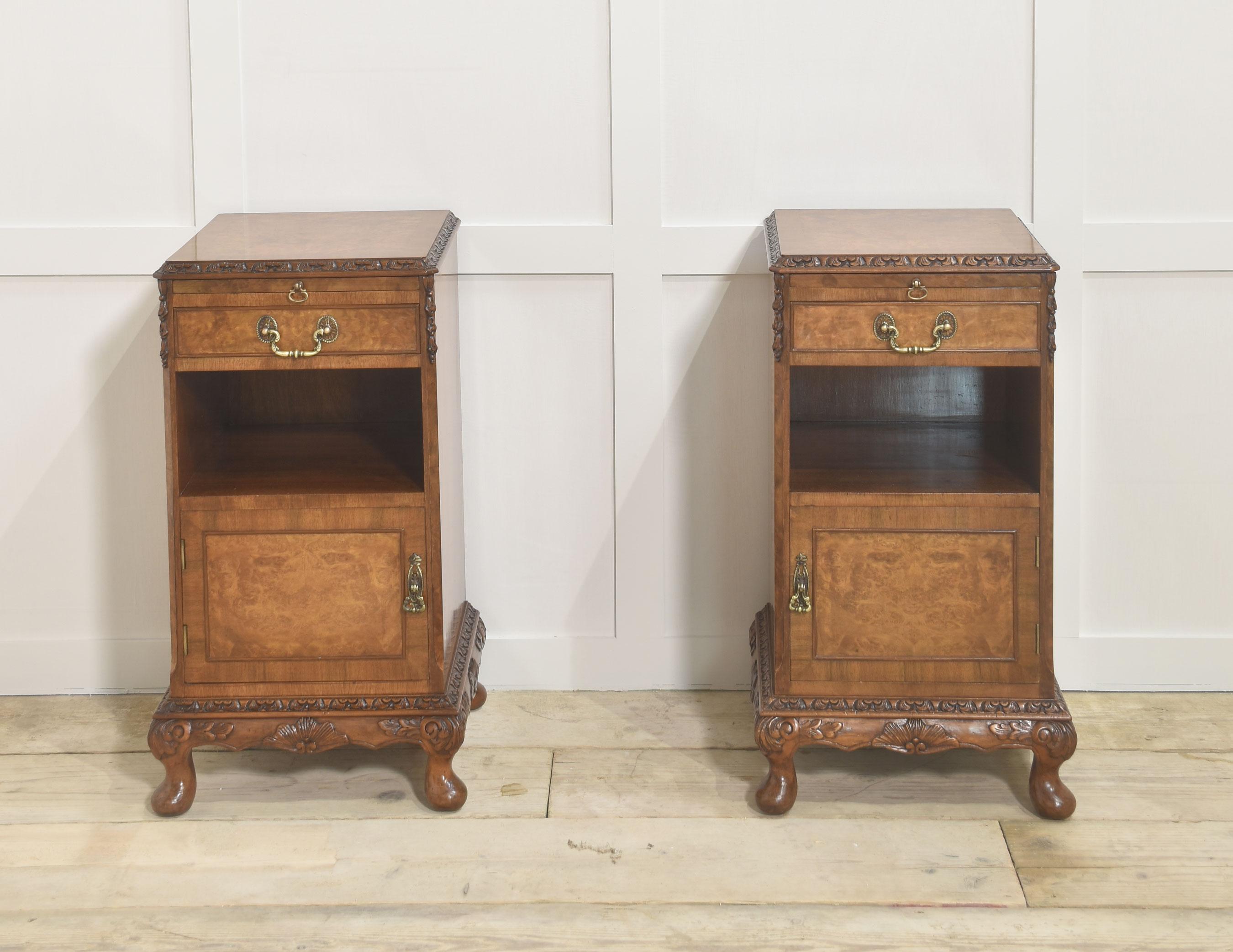 Walnut Pair of walnut bedside cabinets