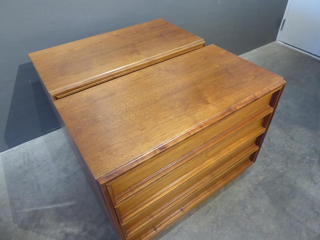 Mid-20th Century Pair of Walnut Bedside Chests Designed by John Keal for Brown-Saltman