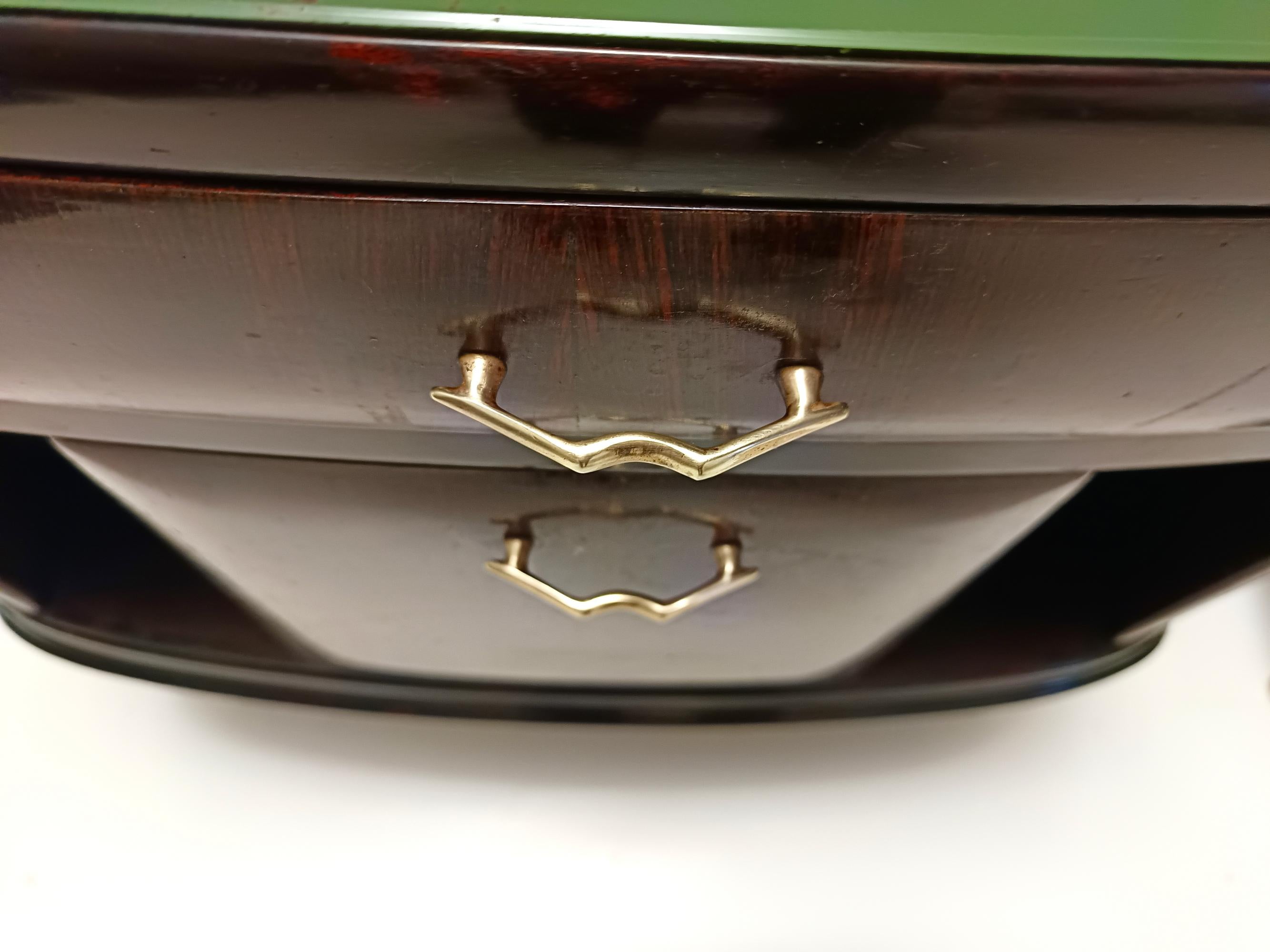 Pair of Walnut, Beech and Glass Nightstands in the Style of Tomaso Buzzi, Italy For Sale 2