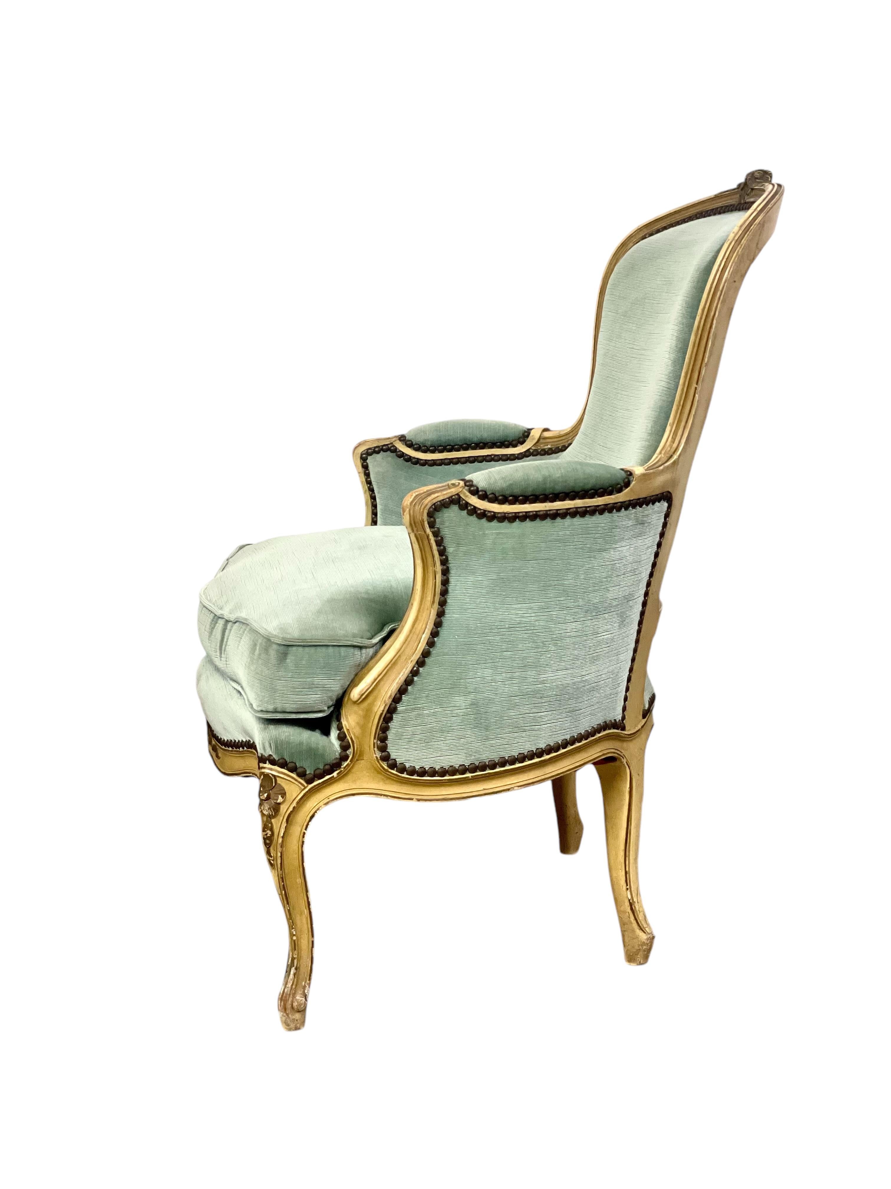 Paire de fauteuils Bergere en noyer, France 19ème siècle 4