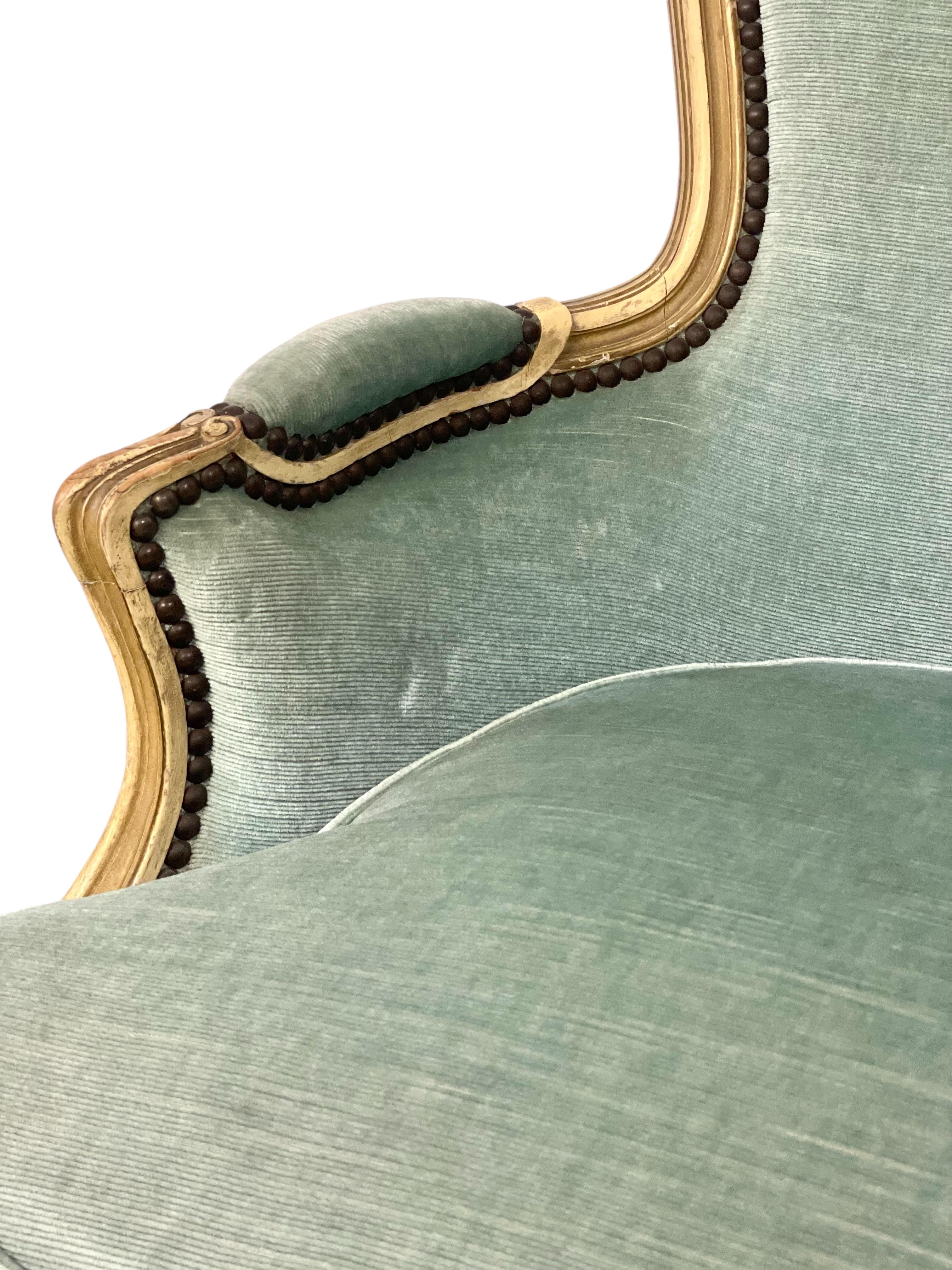 Paire de fauteuils Bergere en noyer, France 19ème siècle 8