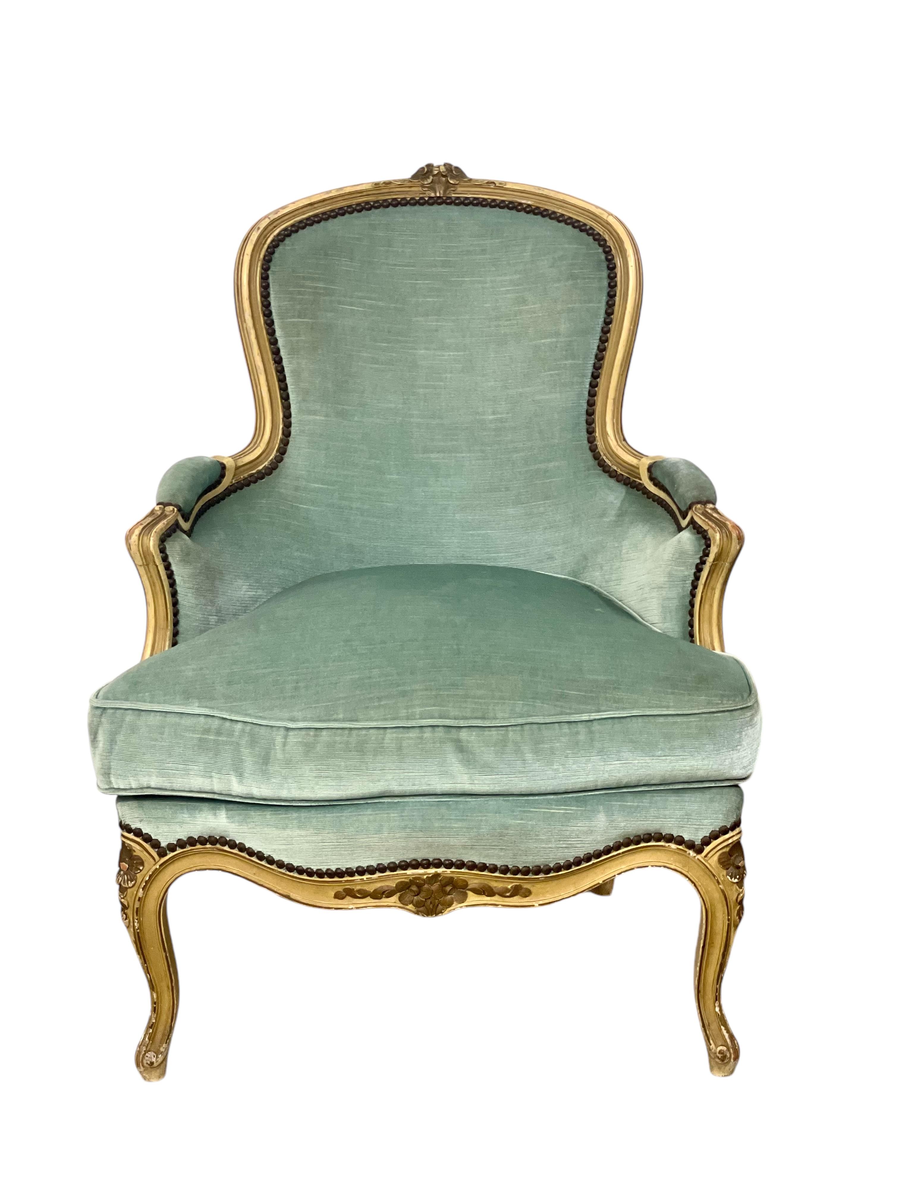Paire de fauteuils Bergere en noyer, France 19ème siècle 13