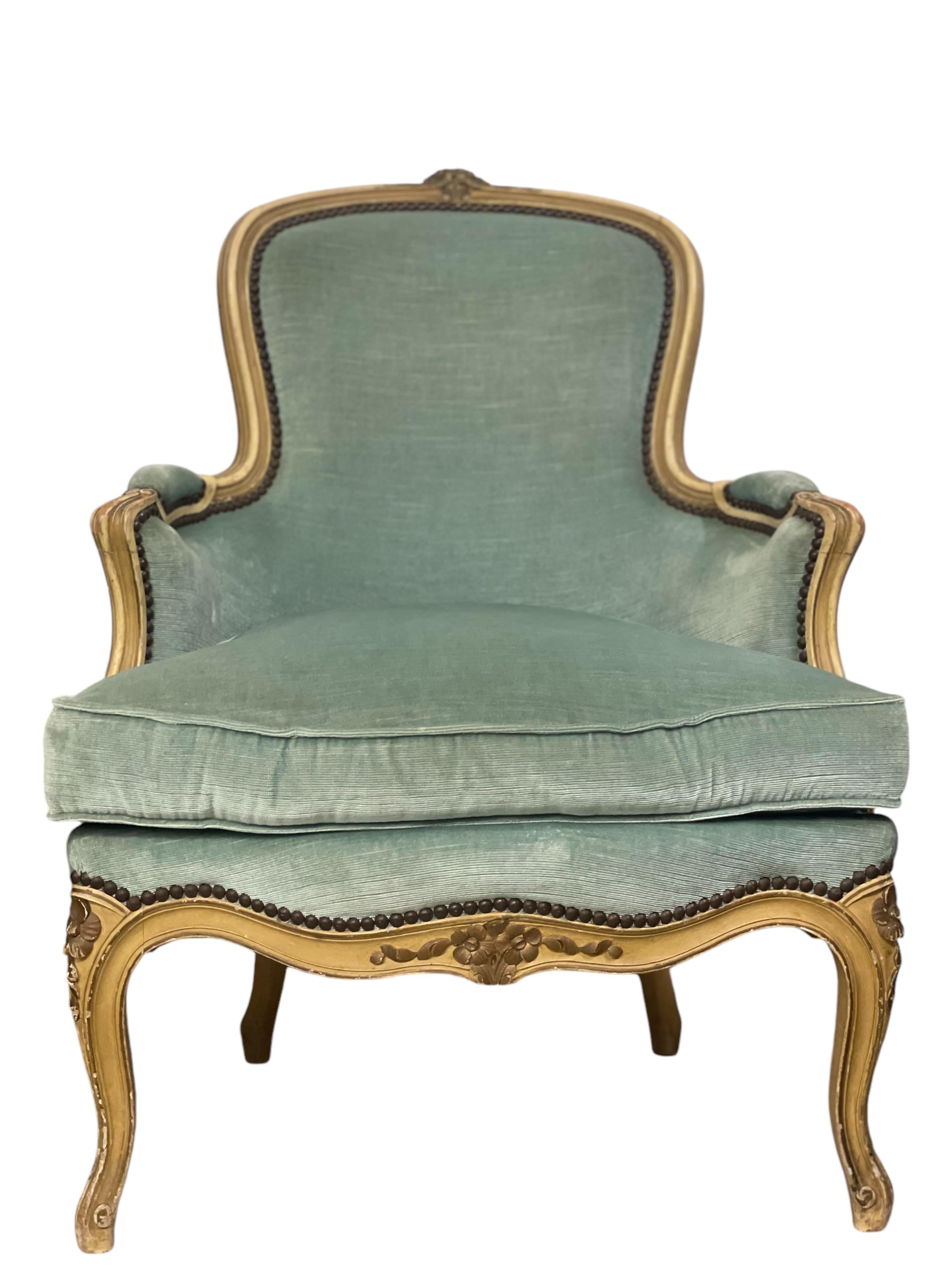 Paire de fauteuils Bergere en noyer, France 19ème siècle Bon état à LA CIOTAT, FR