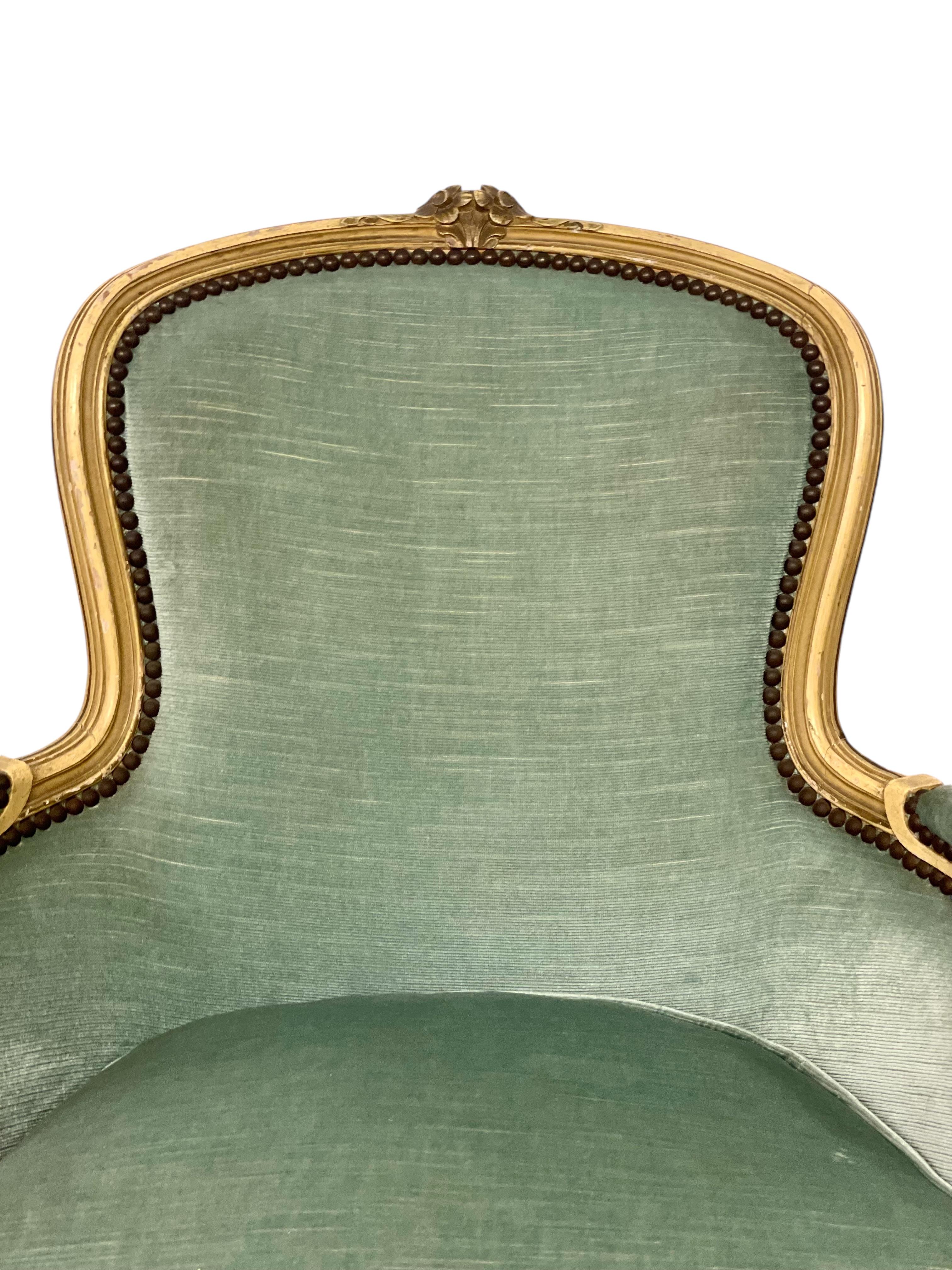 Velours Paire de fauteuils Bergere en noyer, France 19ème siècle