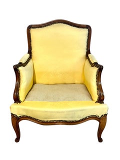 Paire de fauteuils Bergère en noyer, France 19ème siècle
