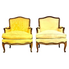 Paire de fauteuils Bergère en noyer, France 19ème siècle