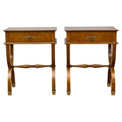 Biedermeier-Beistelltische aus Nussbaumholz mit Leierbeinen, Österreich, um 1840, Paar