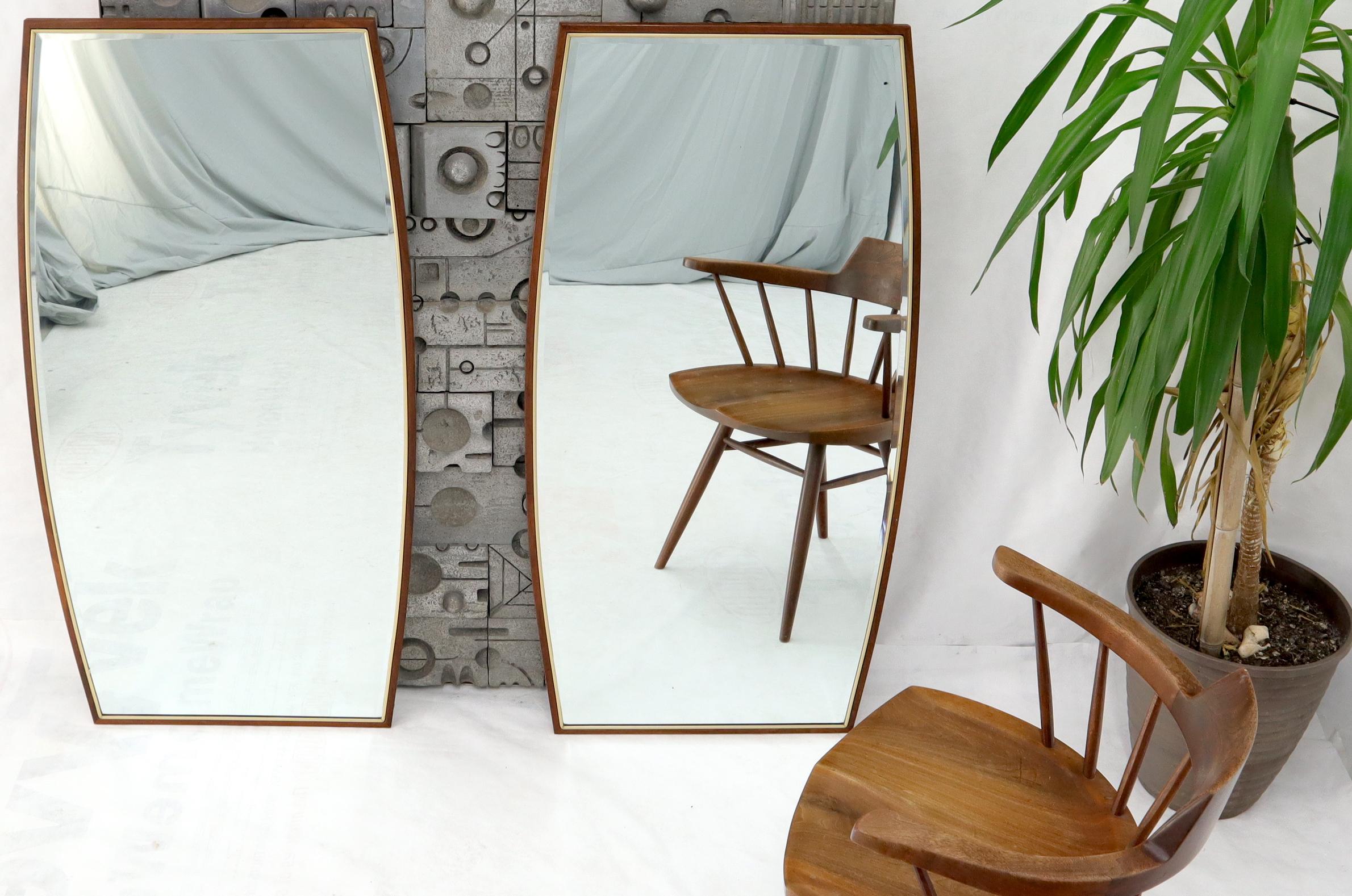 Paar Spiegel in Bootsform aus Nussbaumholz und Messing von Paul McCobb im Angebot 1