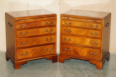 Pärchen aus walnussbraunem Leder militärische Campaigner Nachttisch Schubladen oder Beistelltische