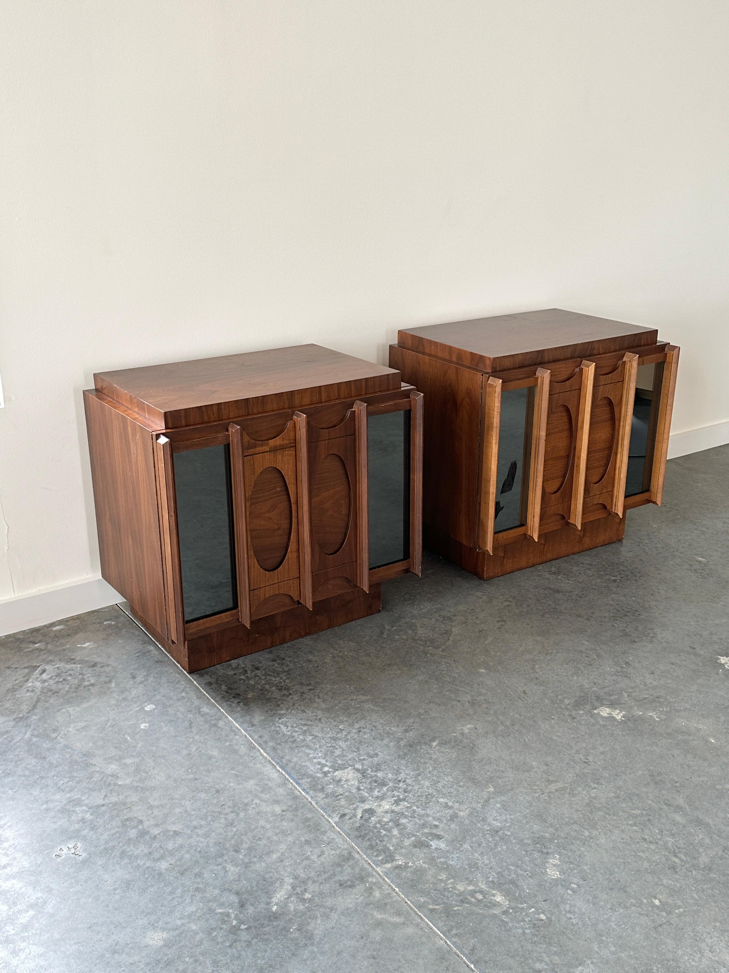 Pair of walnut and mirror brutalist Tabago nightstands  For Sale 5