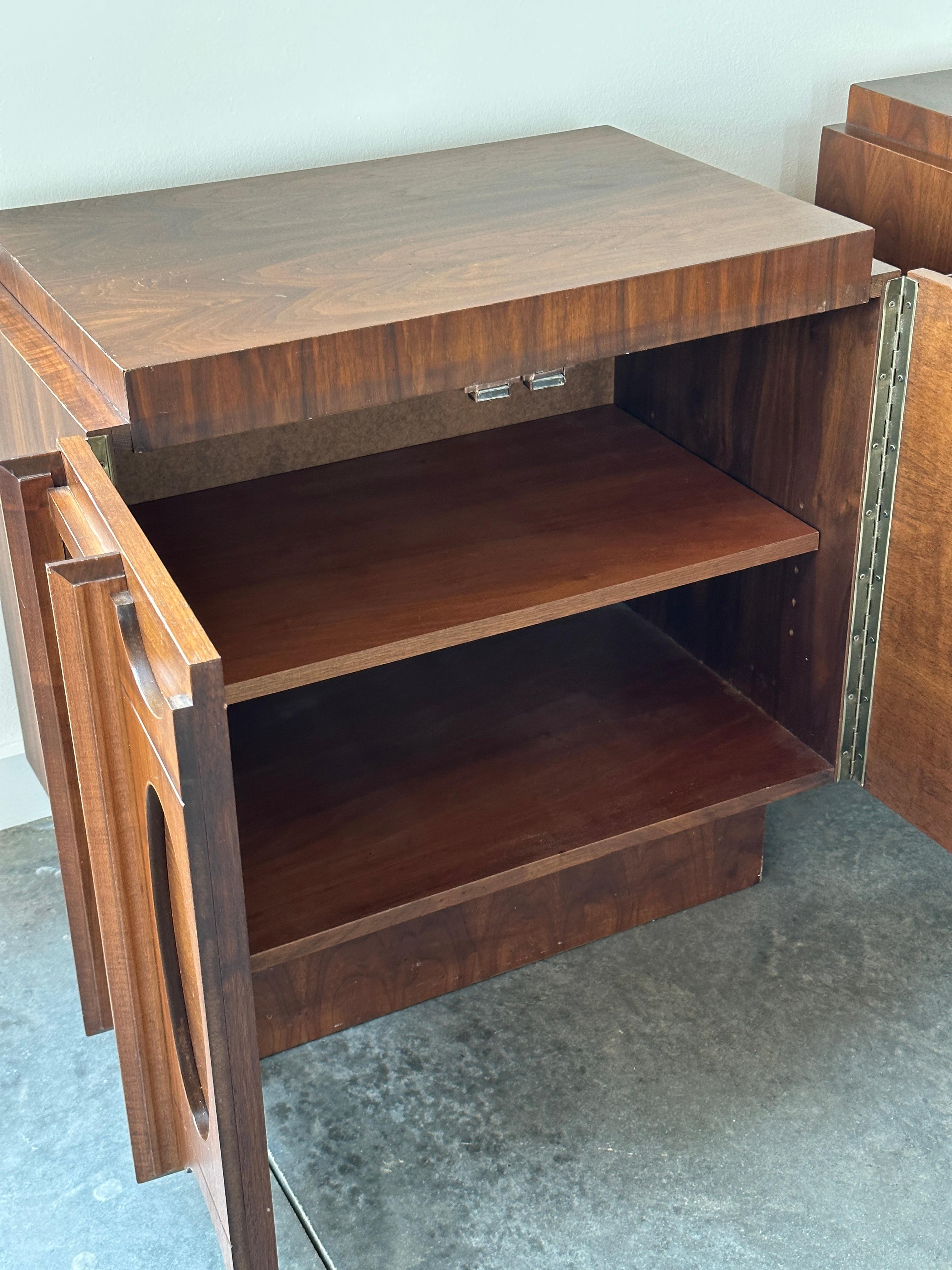 North American Pair of walnut and mirror brutalist Tabago nightstands  For Sale