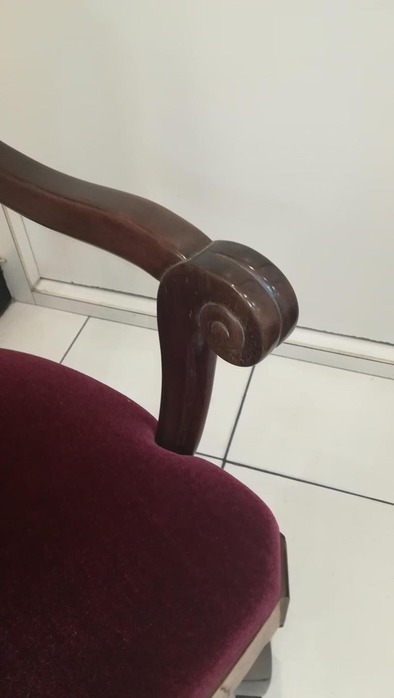 Pareja de sillones de madera de nogal y amaranto, hacia 1925 en venta 4