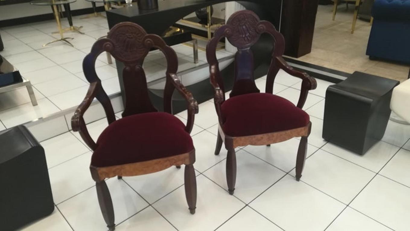 Pareja de sillones de madera de nogal y amaranto, hacia 1925 en venta 7