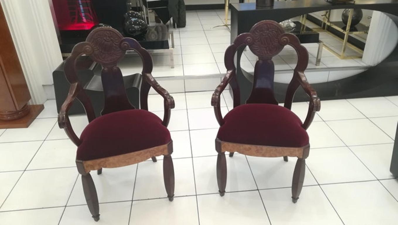 Pareja de sillones de madera de nogal y amaranto, hacia 1925 en venta 8