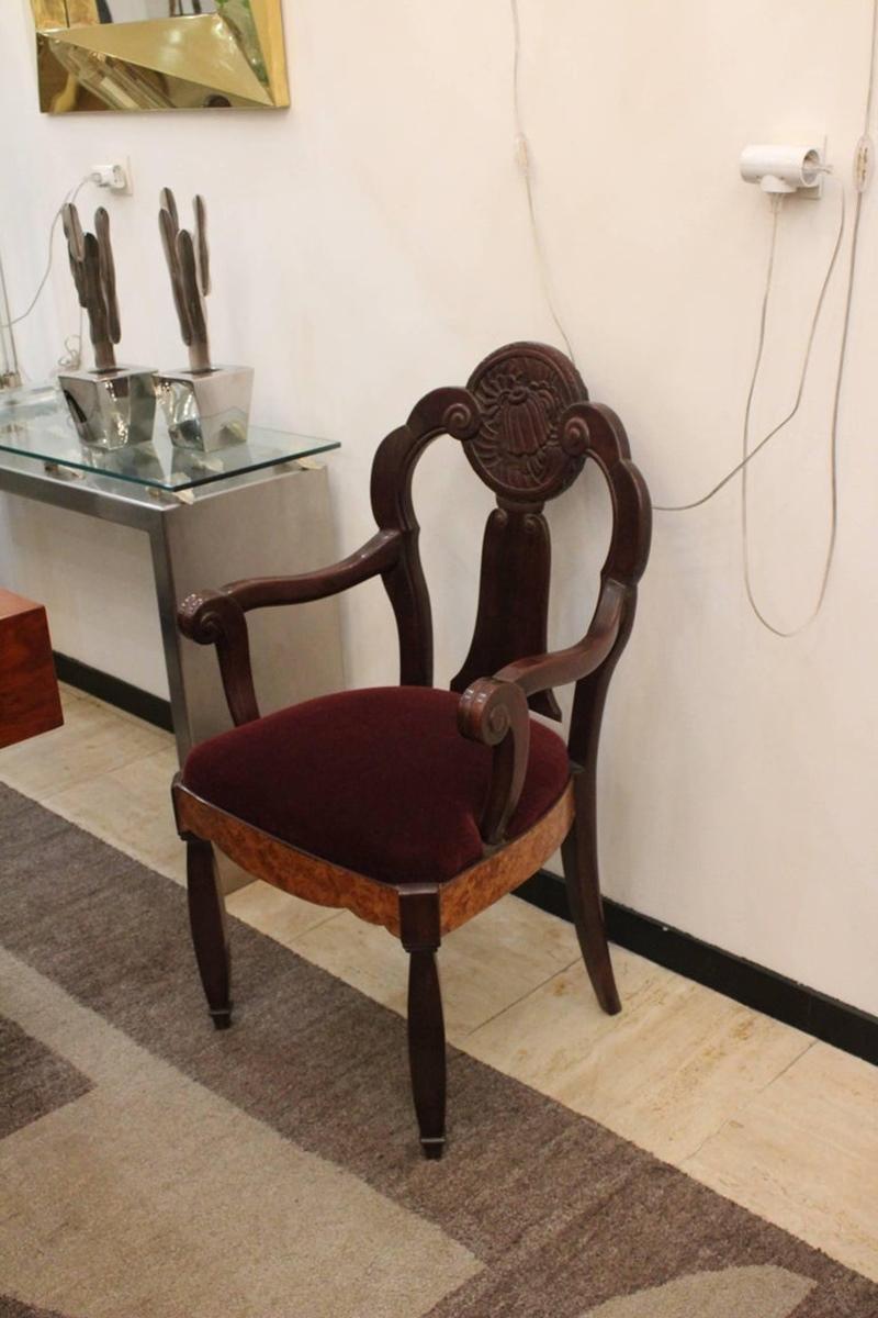 Pareja de sillones de madera de nogal y amaranto, hacia 1925 en venta 1
