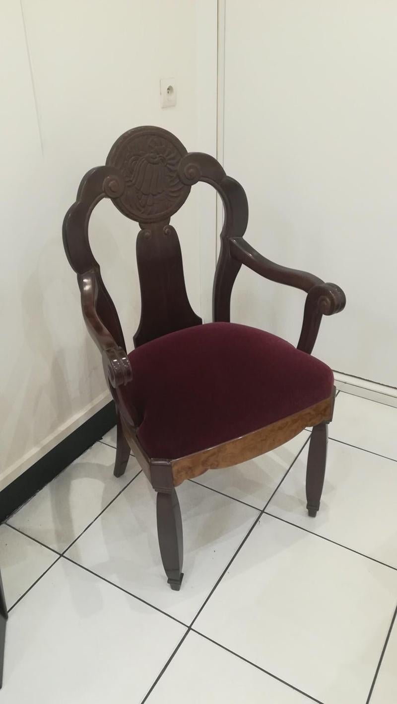 Pareja de sillones de madera de nogal y amaranto, hacia 1925 en venta 2