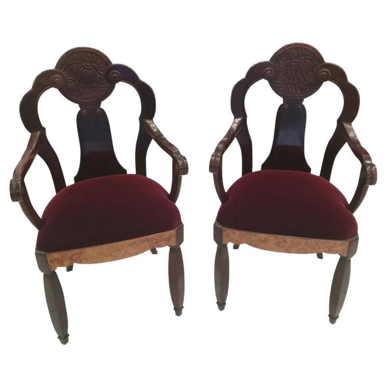 Pareja de sillones de madera de nogal y amaranto, hacia 1925 en venta