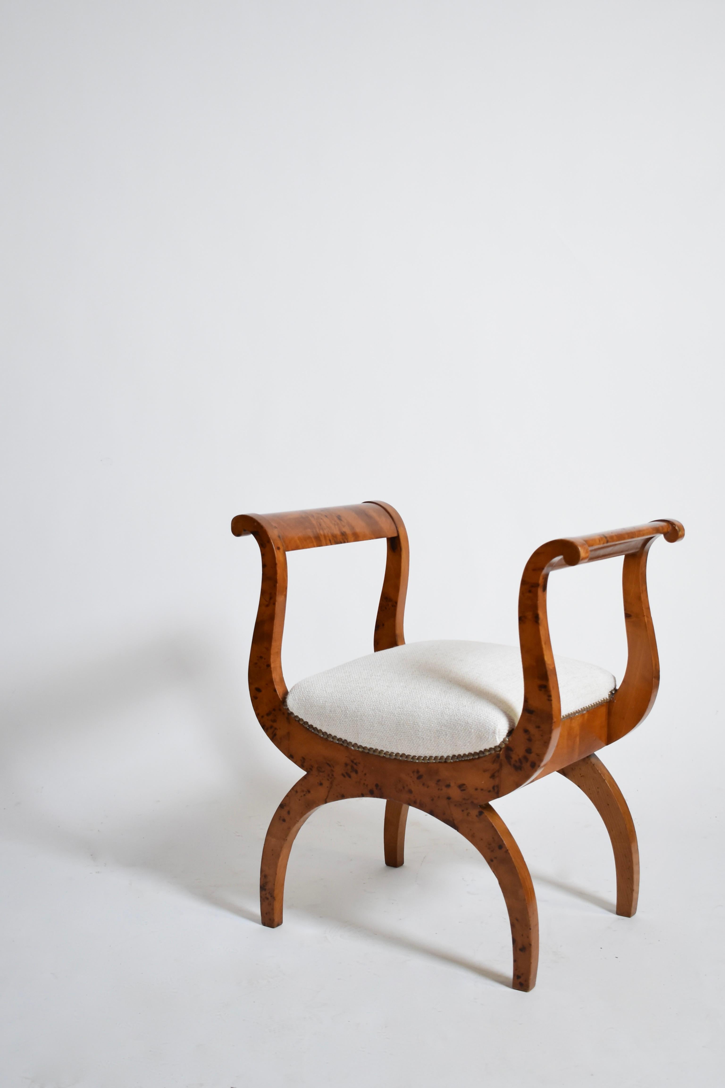 Paire de tabourets Curule en noyer, XIXème. Excellent état - En vente à Lisboa, PT