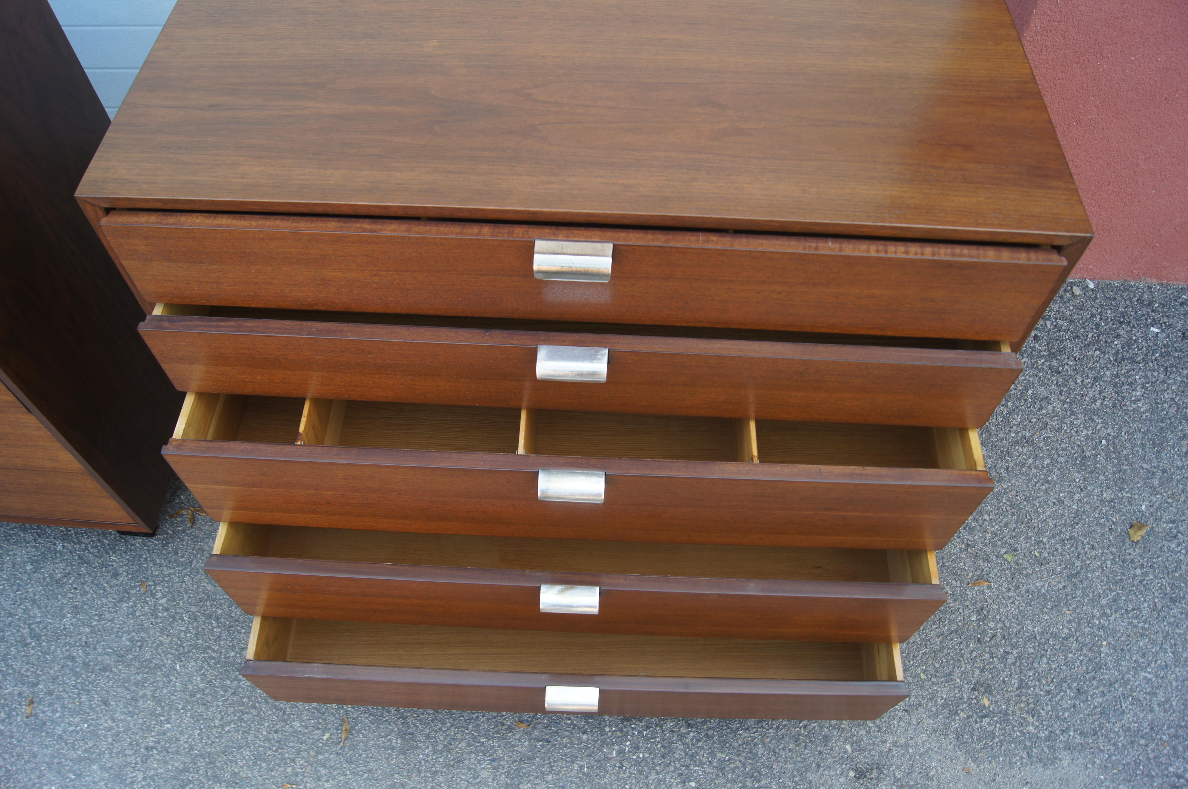 Mid-Century Modern Pair of Walnut Dressers, Model 4620, by George Nelson for Herman Miller For Sale