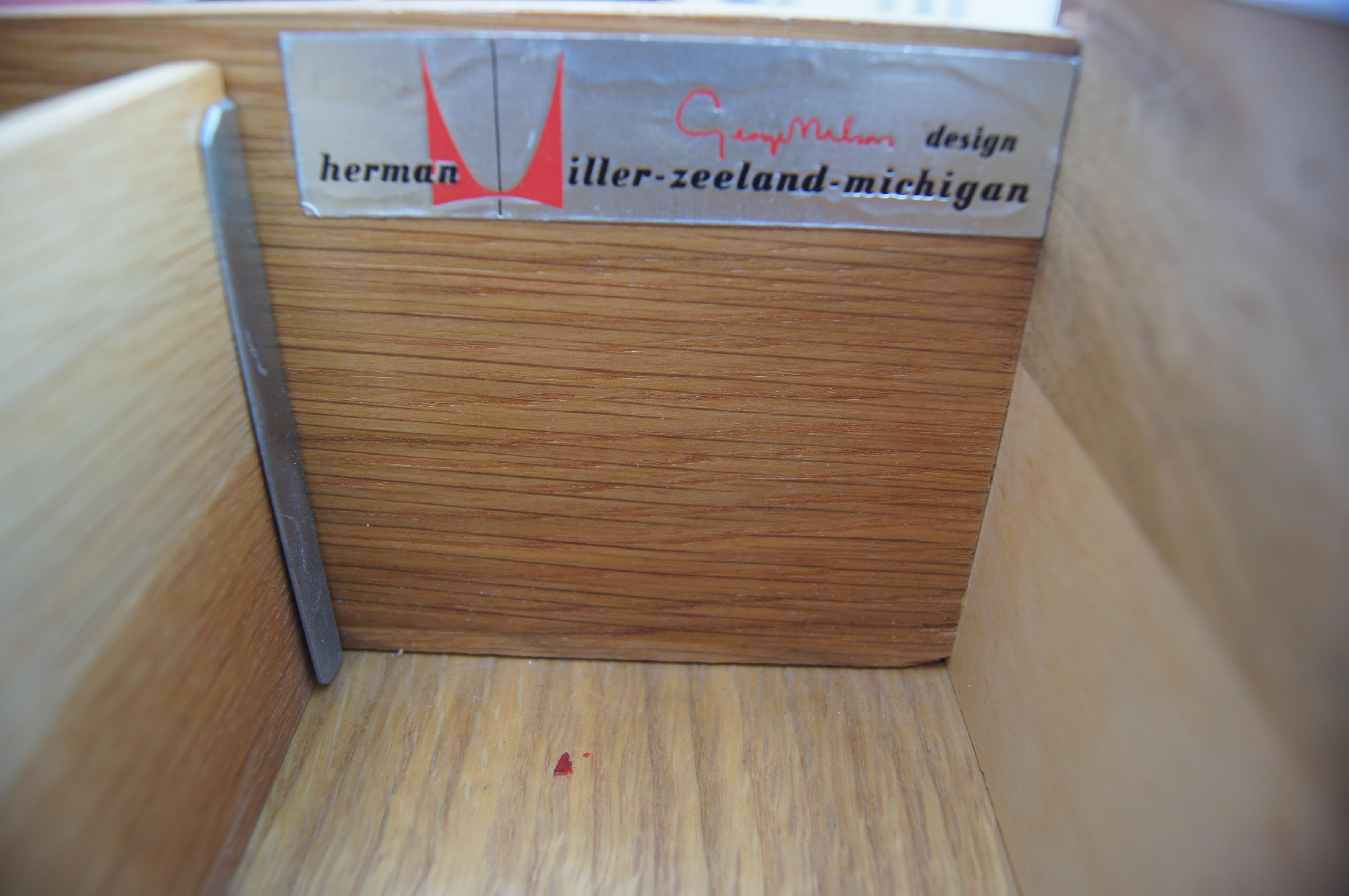 Paar Kommoden aus Nussbaumholz, Modell 4620, von George Nelson für Herman Miller (Lackiert) im Angebot