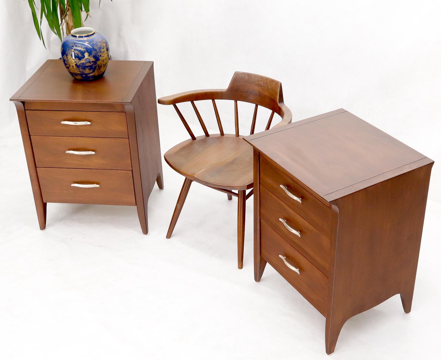 Pair of Walnut Drexel Three Drawer Nightstands End Tables Small Chest Restored 7