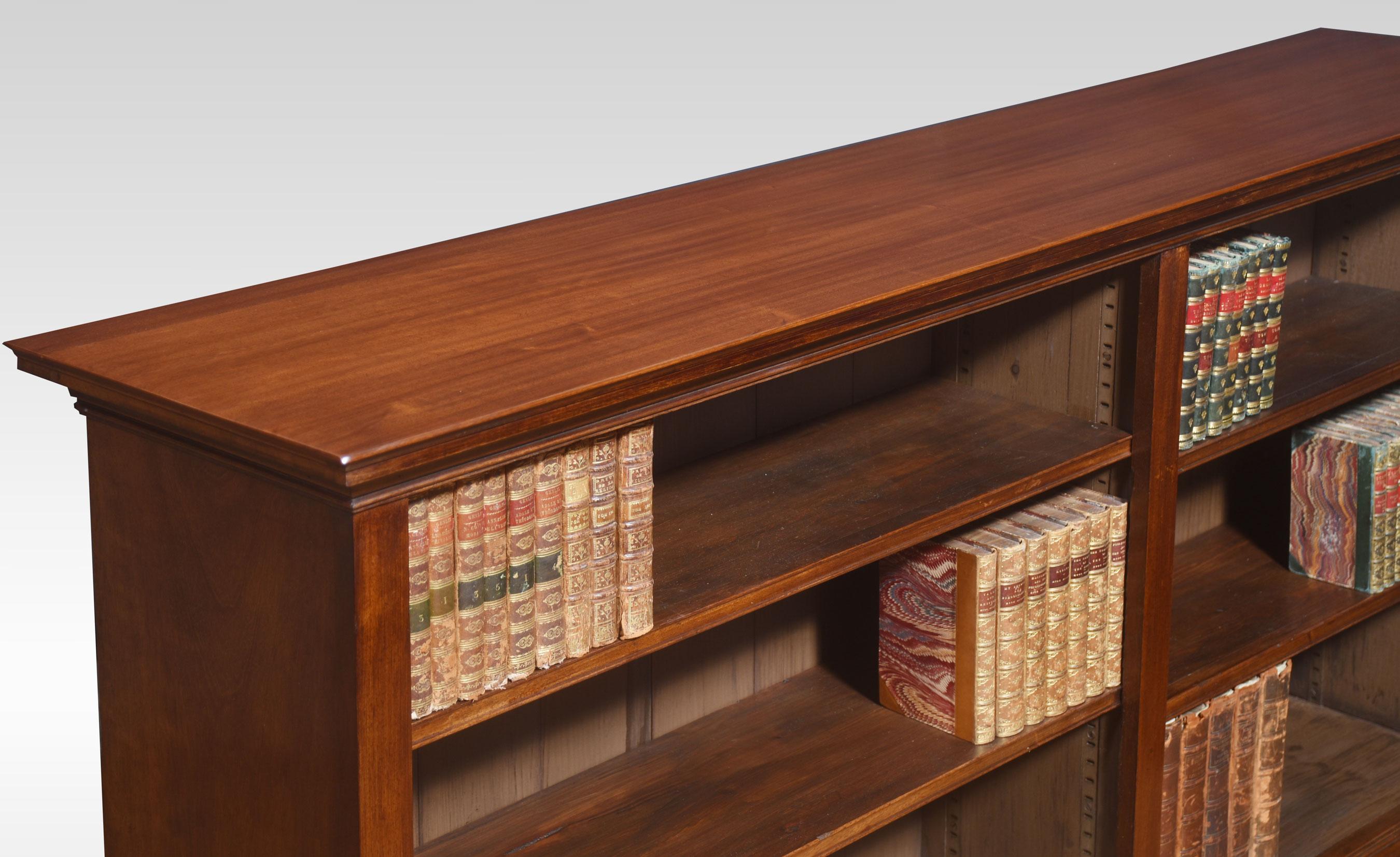 Pair of open bookcases, the large rectangular well-figured walnut tops. Above two bays of adjustable shelves divided by column. All raised on a plinth base.
Dimensions
Height 36.5 Inches
Width 71.5 Inches
Depth 15 Inches