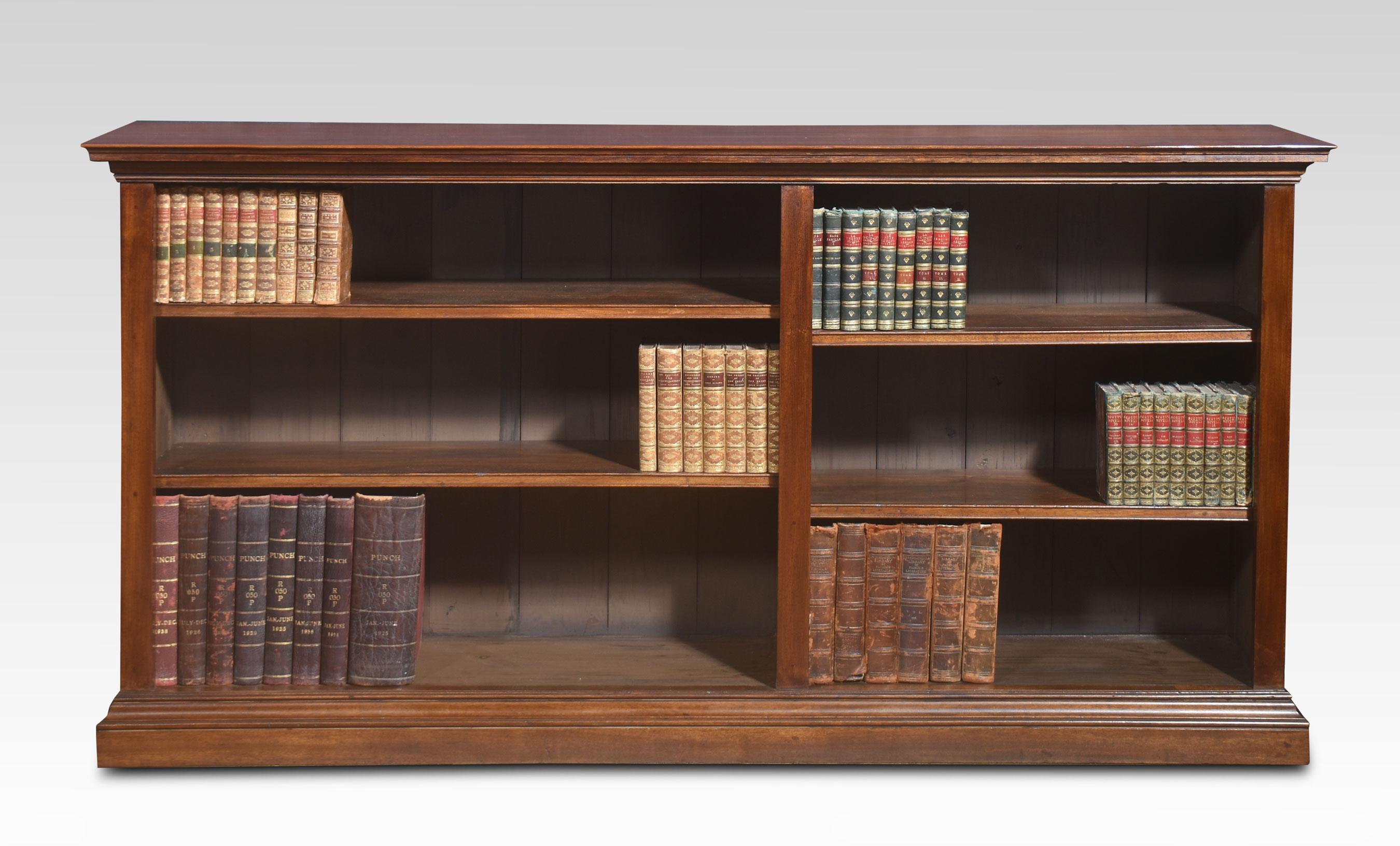 20th Century Pair of walnut dwarf open bookcases For Sale