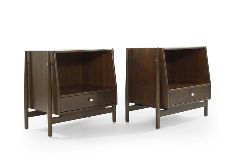 Mid-Century Modern Pair of Walnut End Tables by Kipp Stewart, 1950s For Sale