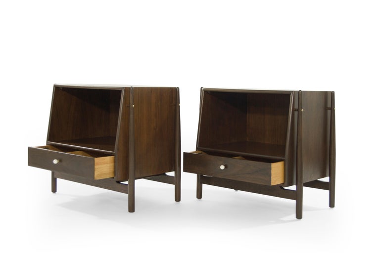 Pair of Walnut End Tables by Kipp Stewart, 1950s In Excellent Condition For Sale In Stamford, CT