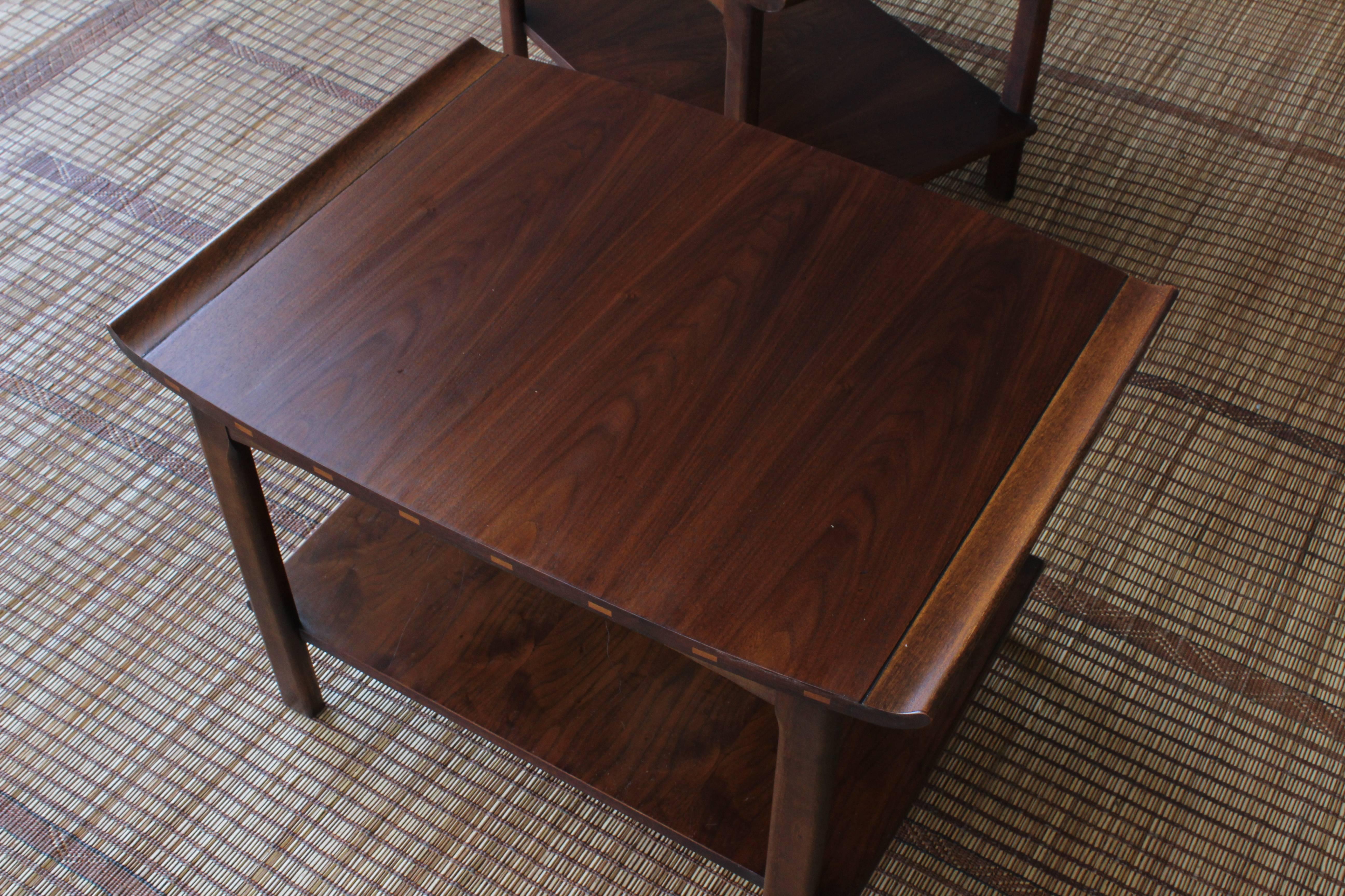 Pair of Walnut End Tables by Lane, 1960s In Excellent Condition In Los Angeles, CA