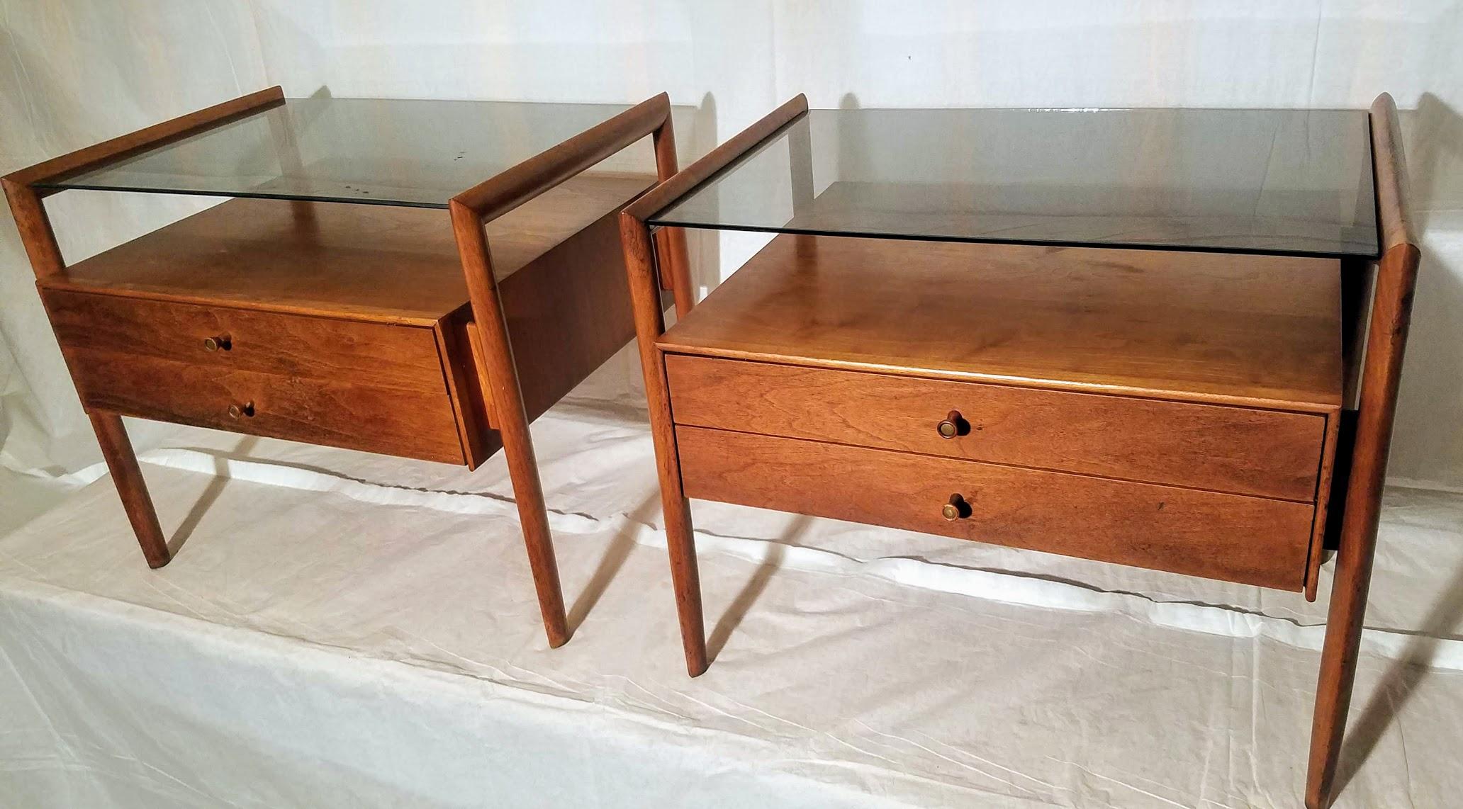 20th Century Pair of Walnut End Tables  Parallel Line for Drexel, 1960s