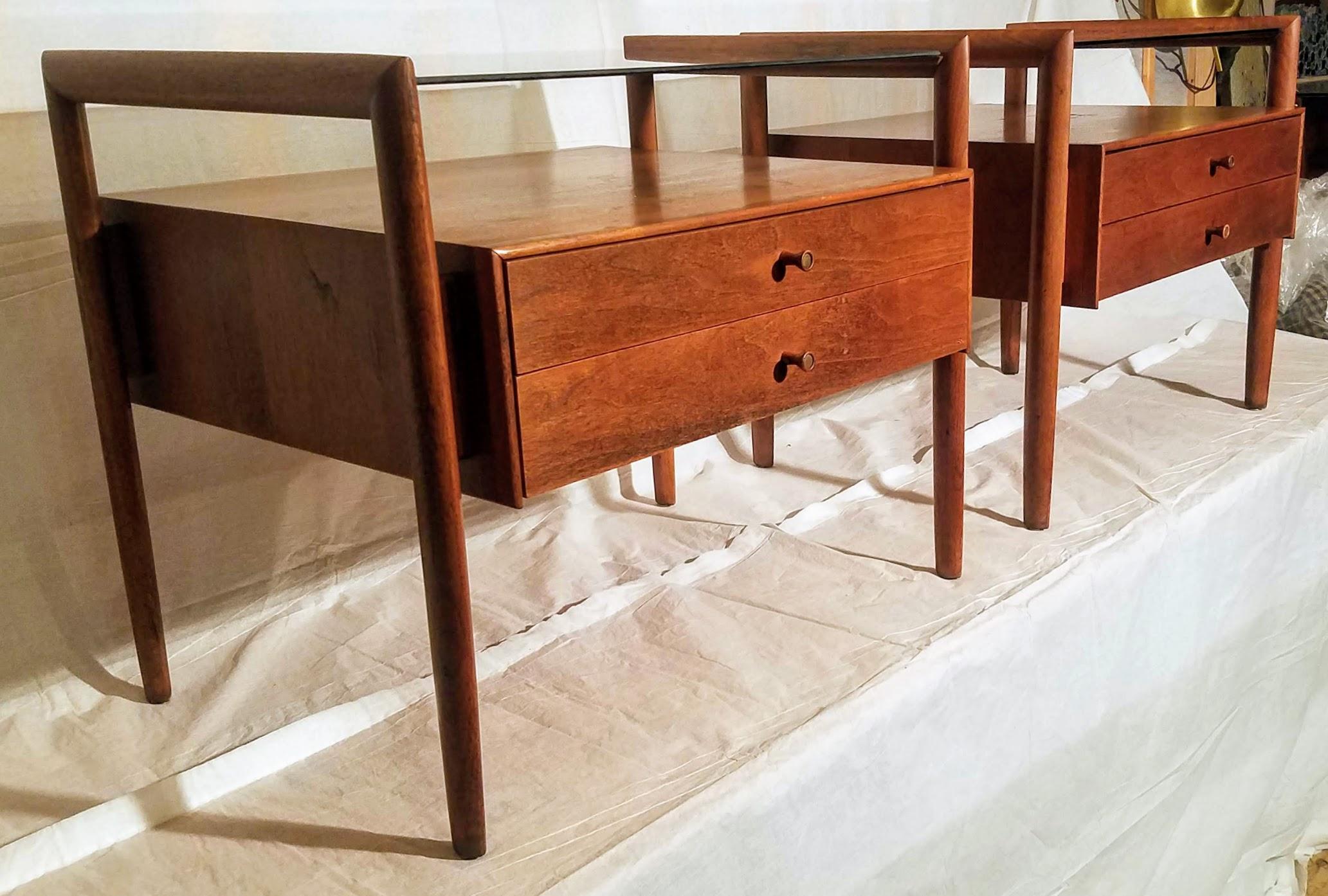 Mid-Century Modern Pair of Walnut End Tables  Parallel Line for Drexel, 1960s