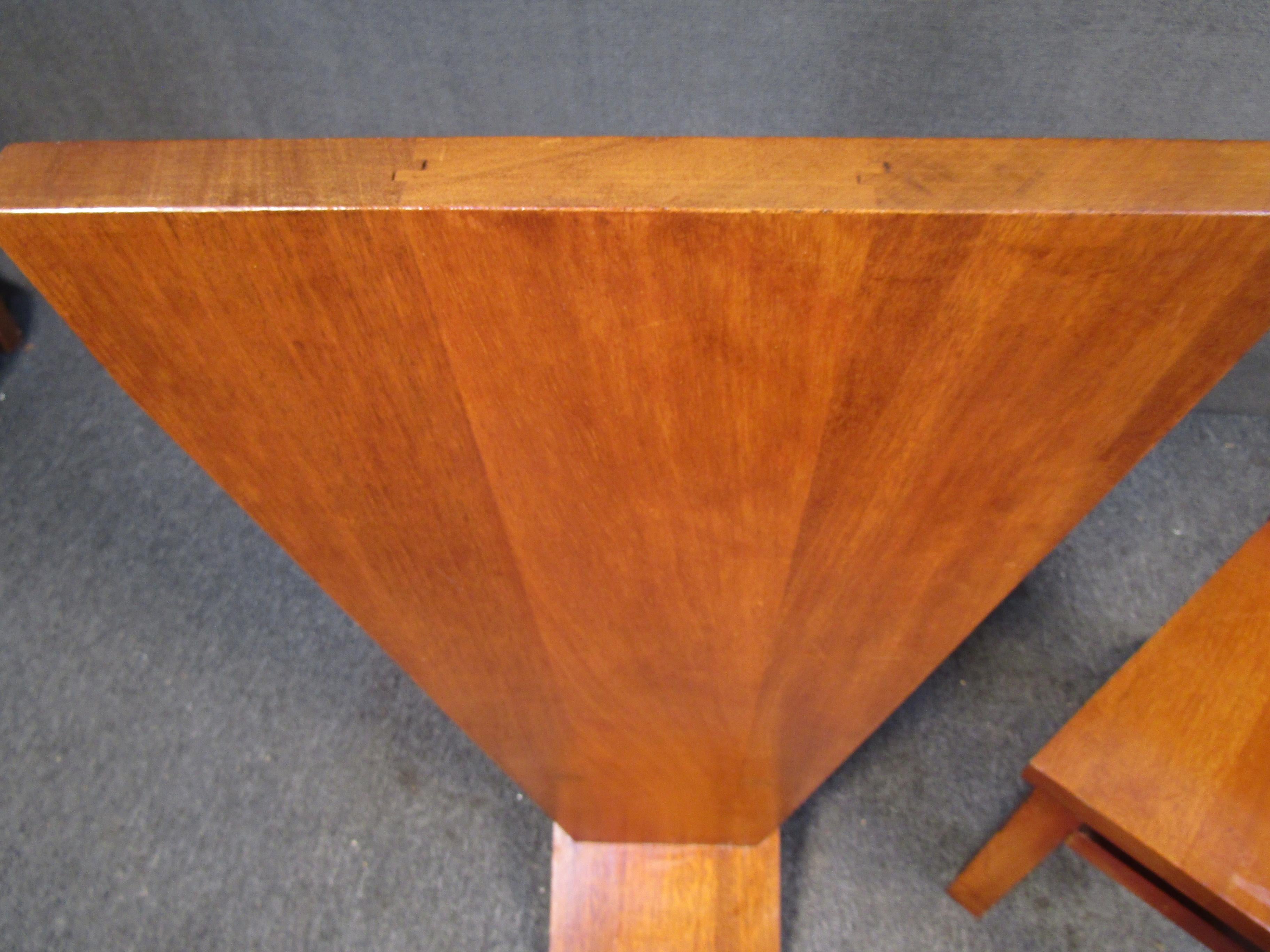 Pair of Walnut Slab Chairs after Gerrit Rietveld For Sale 4