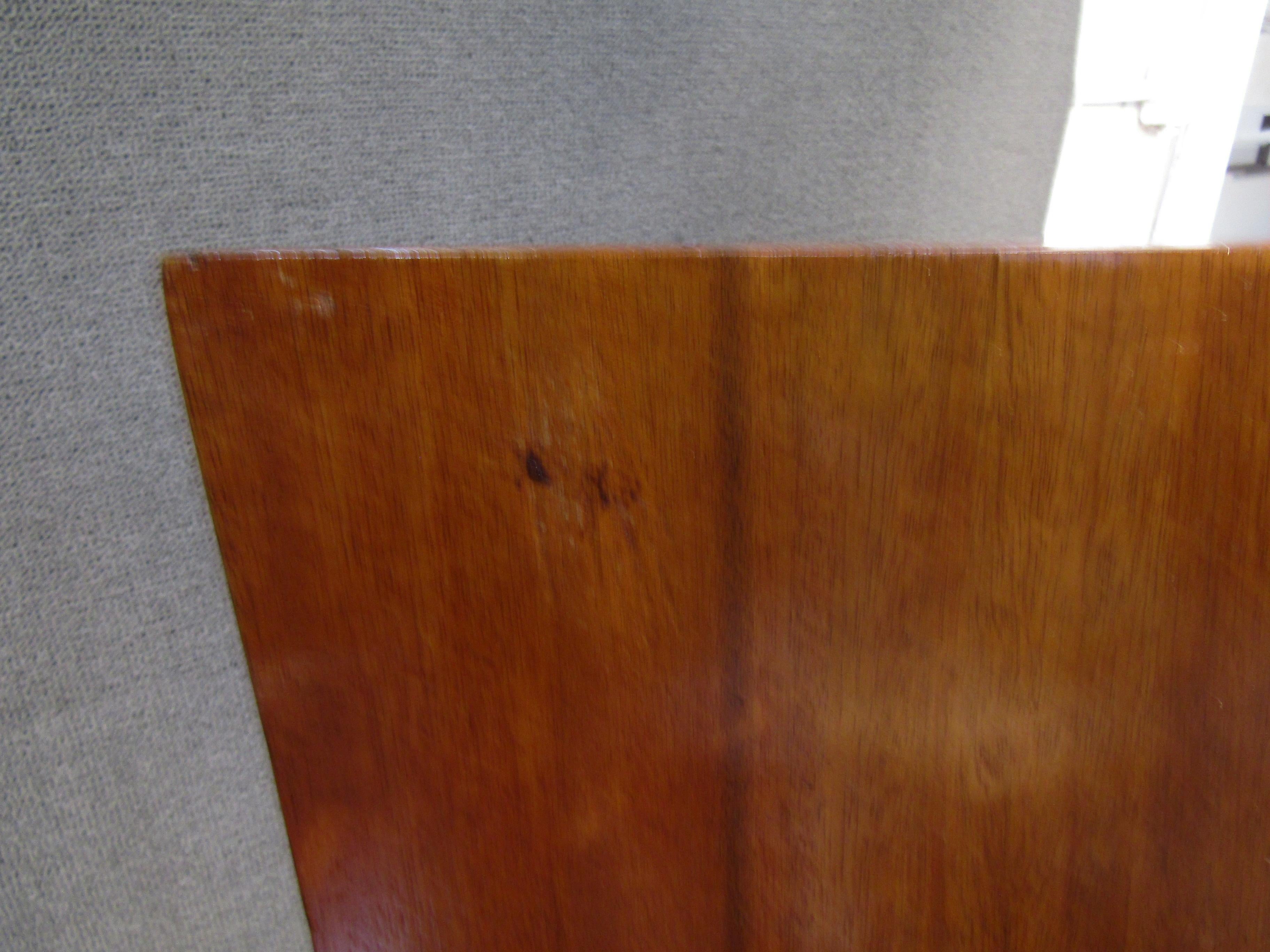 Pair of Walnut Slab Chairs after Gerrit Rietveld For Sale 1