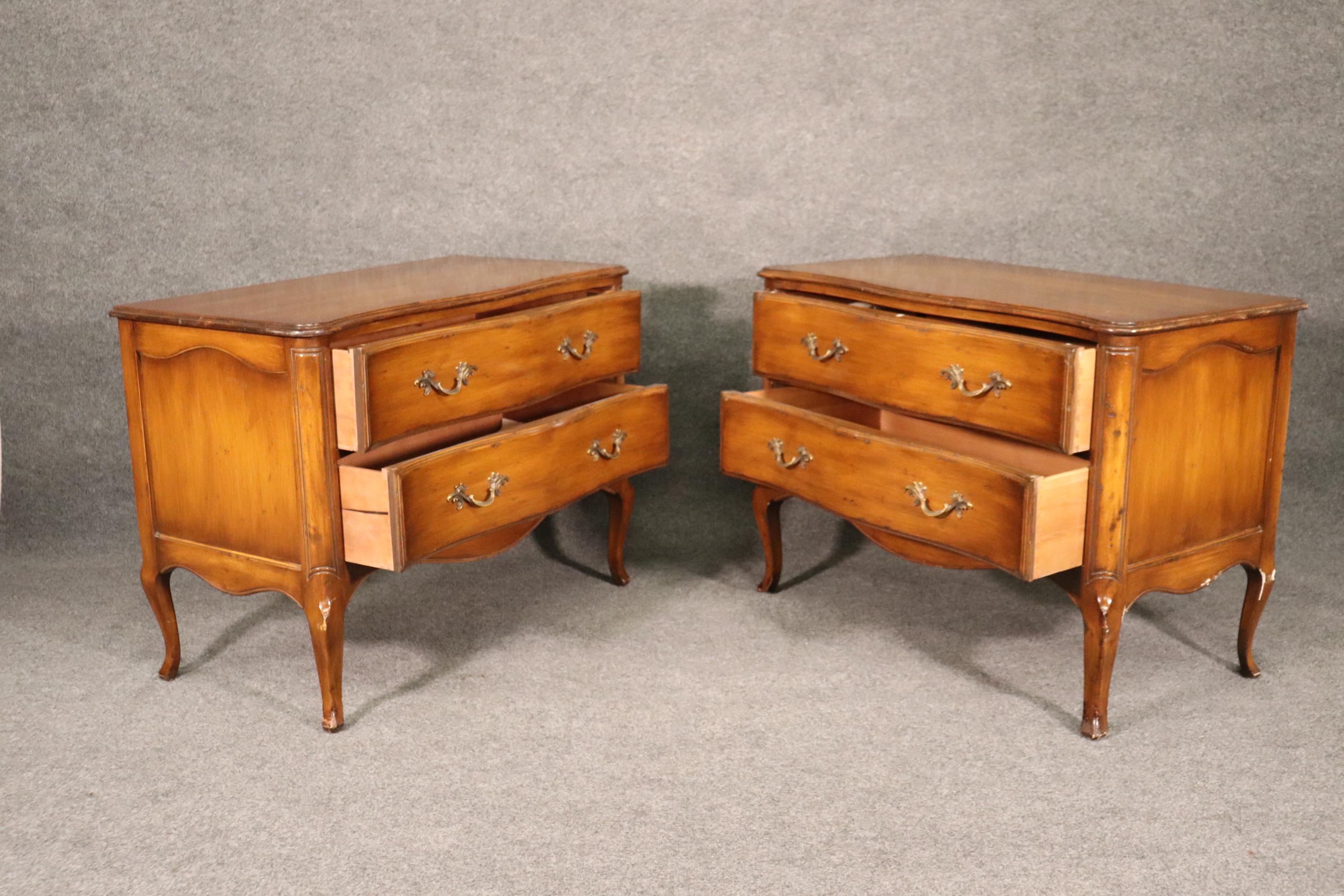 Mid-20th Century Pair of Walnut French Louis XV Commodes Dressers