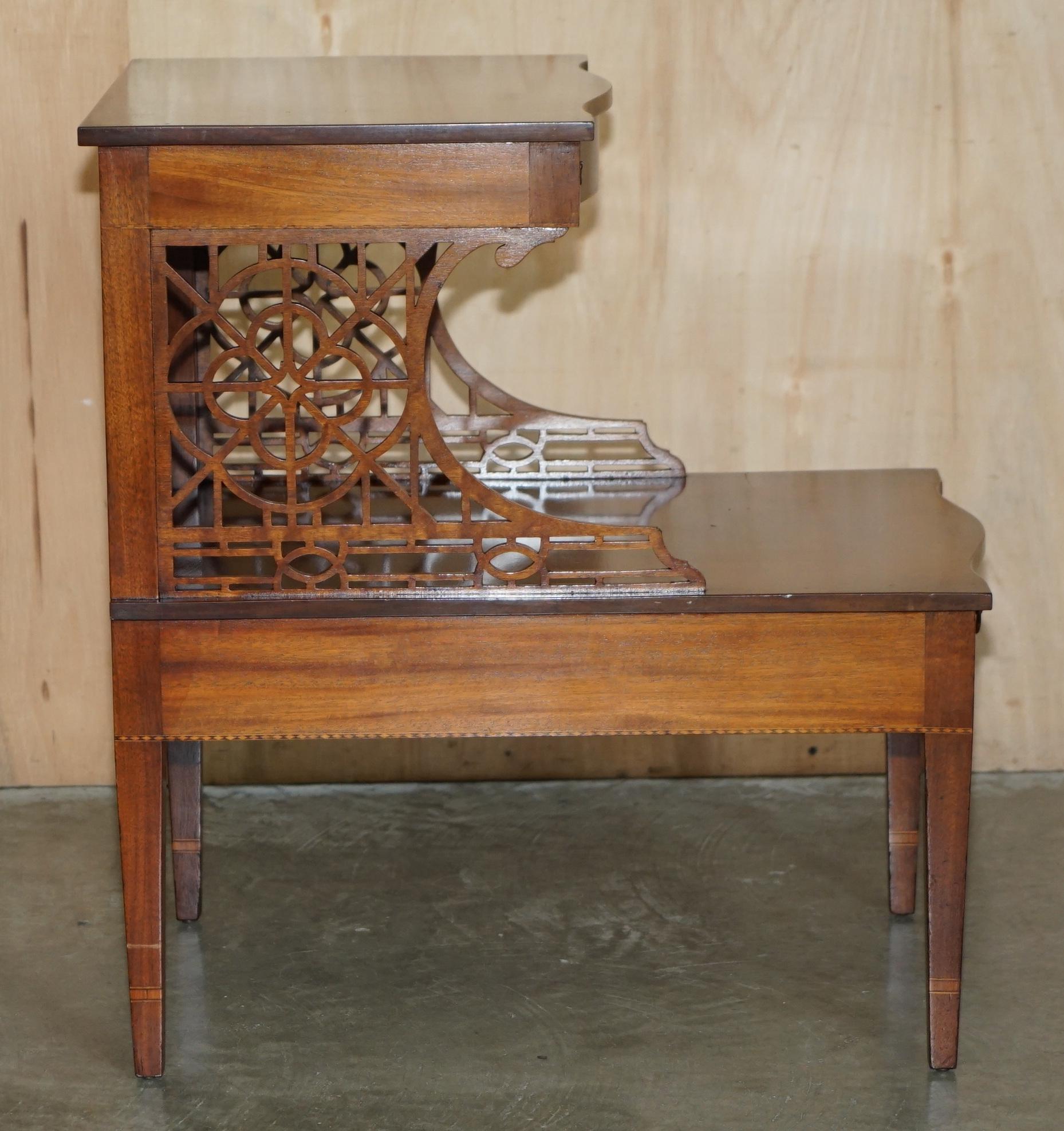 PAIR OF WALNUT FRET WORK CARVED THOMAS CHIPPENDALE SHERATON REVIVAL SIDE TABLEs For Sale 3