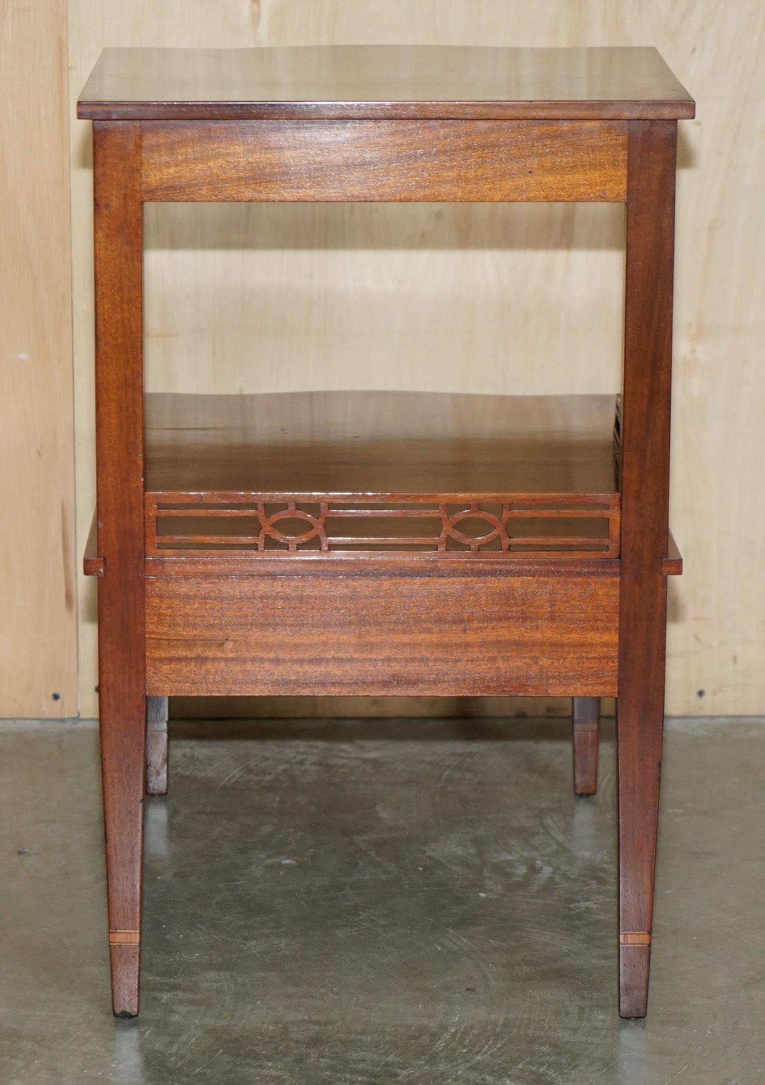 PAIR OF WALNUT FRET WORK CARVED THOMAS CHIPPENDALE SHERATON REVIVAL SIDE TABLEs For Sale 4