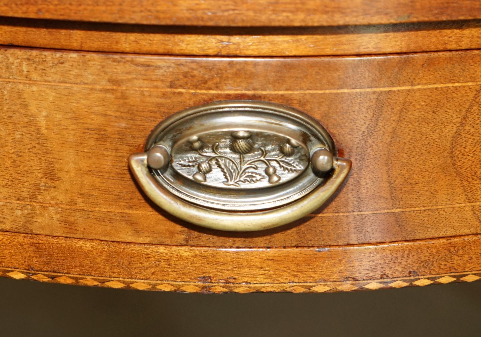 PAIR OF WALNUT FRET WORK CARVED THOMAS CHIPPENDALE SHERATON REVIVAL SIDE TABLEs For Sale 2